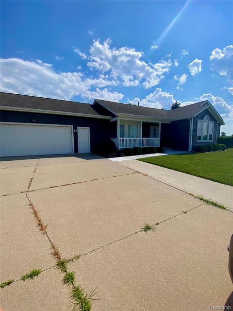 7758 DRAKESHIRE BLVD Almont Village MI 48003