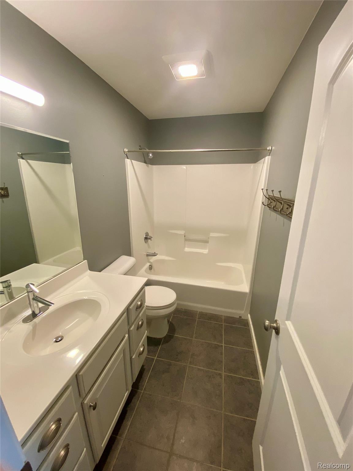 7758 DRAKESHIRE BLVD