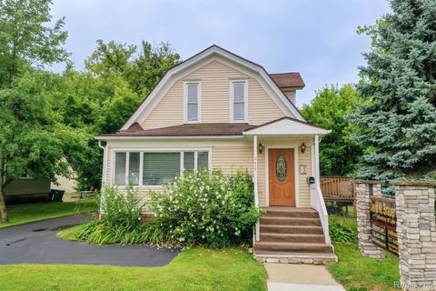 515 E GRAND RIVER Avenue Howell City MI 48843