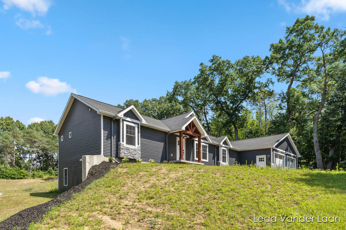 7385 14 Mile Road NE