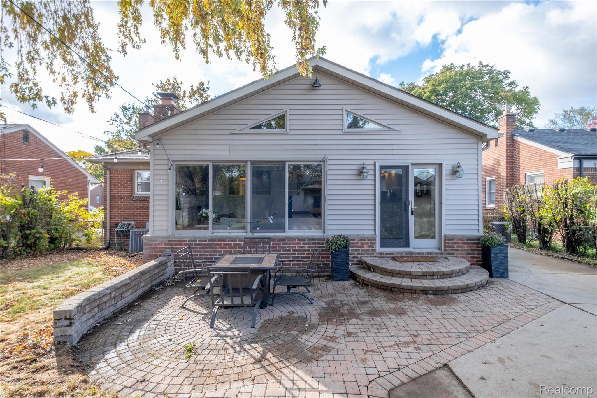 Royal Oak City, Michigan 48073, United States, 3 Bedrooms Bedrooms, ,2 BathroomsBathrooms,Residential,Active,232889