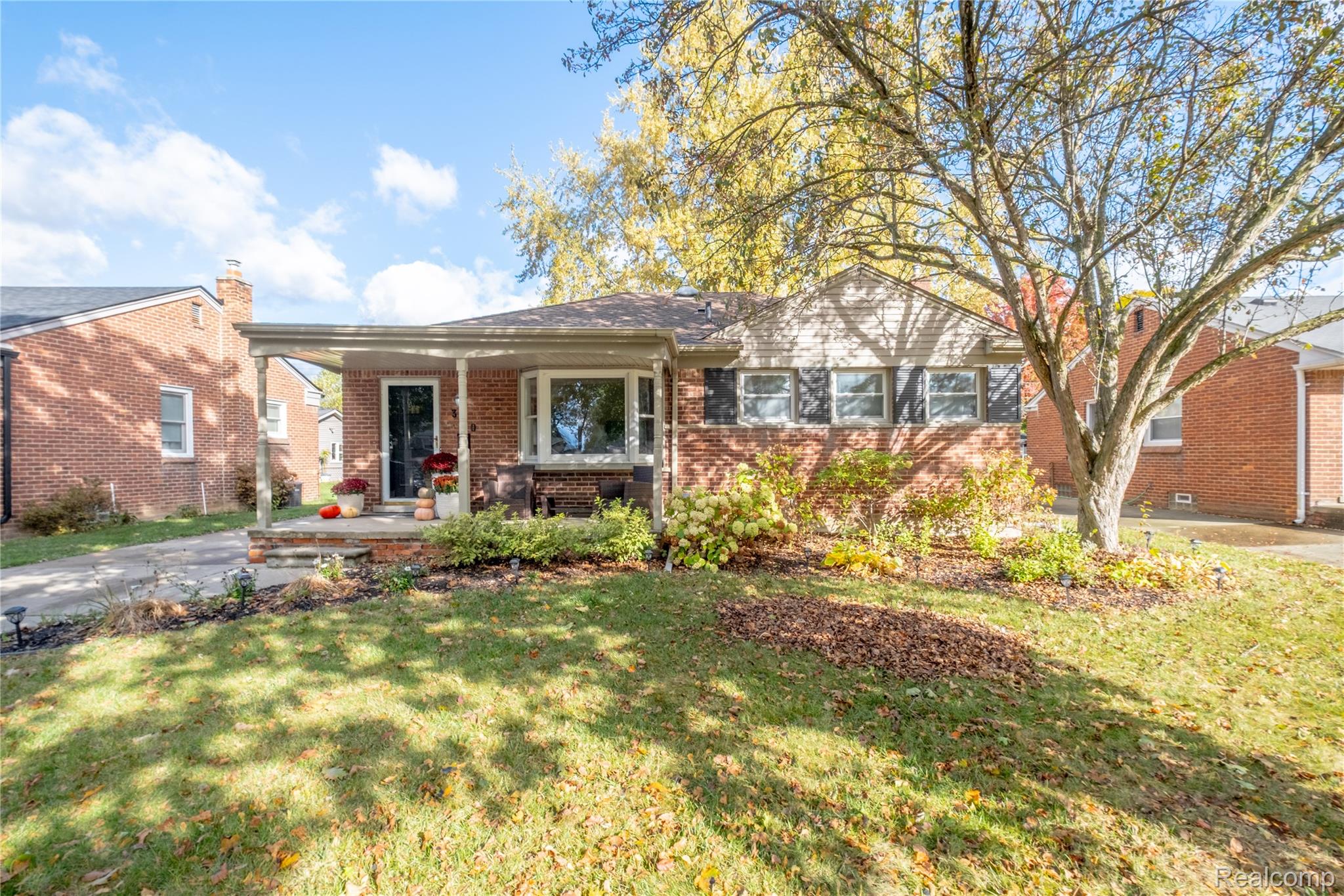 Royal Oak City, Michigan 48073, United States, 3 Bedrooms Bedrooms, ,2 BathroomsBathrooms,Residential,Active,232889