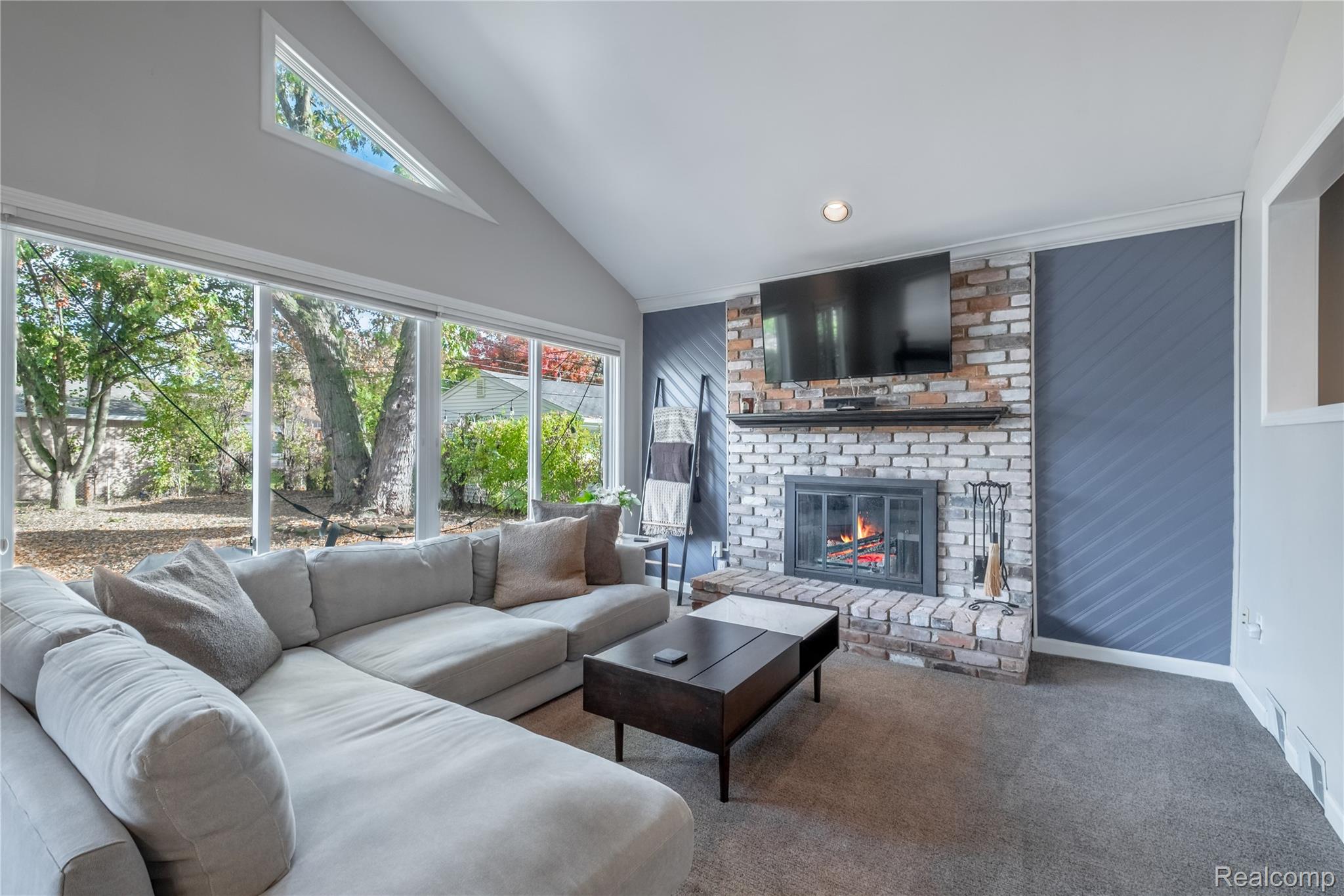 Royal Oak City, Michigan 48073, United States, 3 Bedrooms Bedrooms, ,2 BathroomsBathrooms,Residential,Active,232889