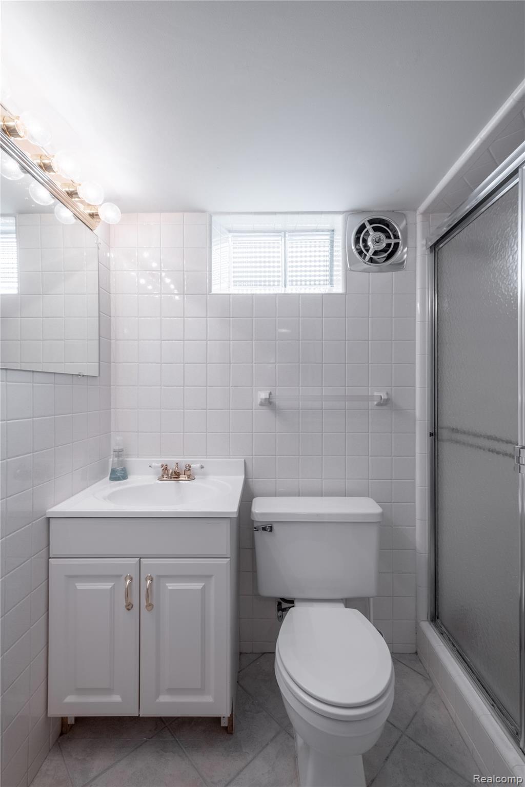 Royal Oak City, Michigan 48073, United States, 3 Bedrooms Bedrooms, ,2 BathroomsBathrooms,Residential,Active,232889