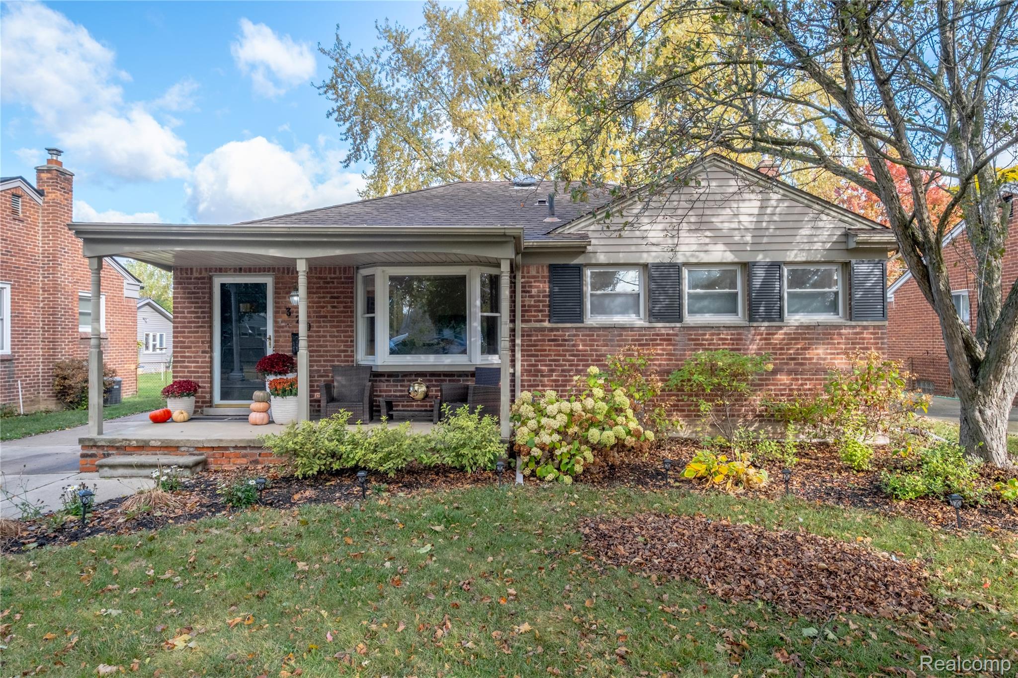 Royal Oak City, Michigan 48073, United States, 3 Bedrooms Bedrooms, ,2 BathroomsBathrooms,Residential,Active,232889