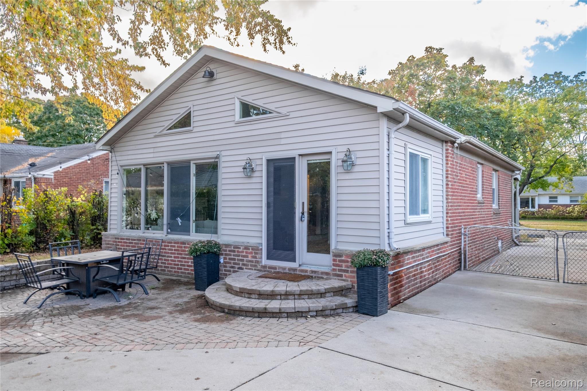 Royal Oak City, Michigan 48073, United States, 3 Bedrooms Bedrooms, ,2 BathroomsBathrooms,Residential,Active,232889