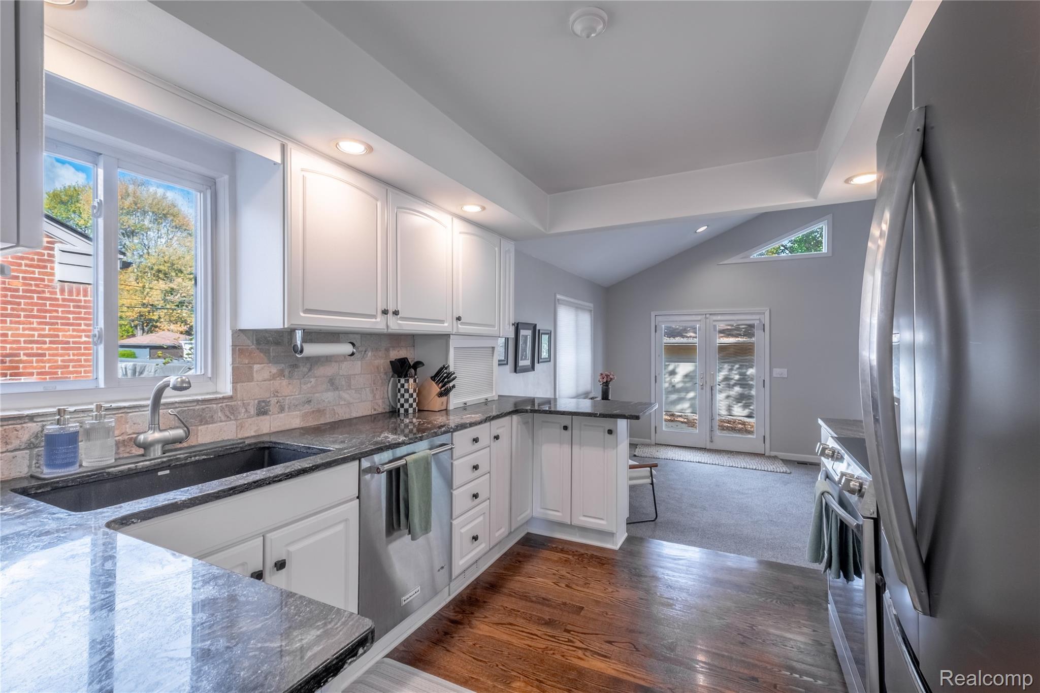 Royal Oak City, Michigan 48073, United States, 3 Bedrooms Bedrooms, ,2 BathroomsBathrooms,Residential,Active,232889