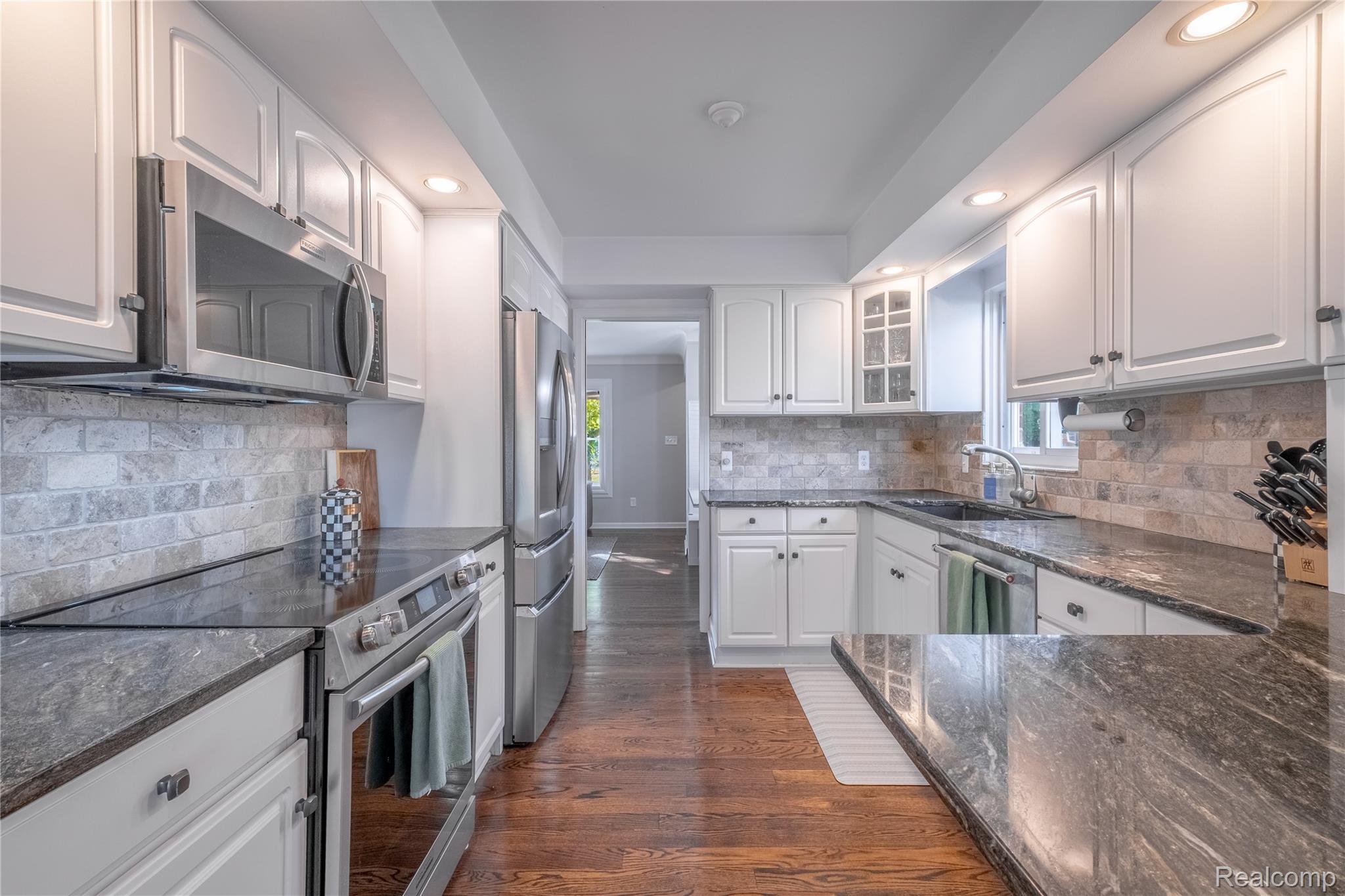 Royal Oak City, Michigan 48073, United States, 3 Bedrooms Bedrooms, ,2 BathroomsBathrooms,Residential,Active,232889