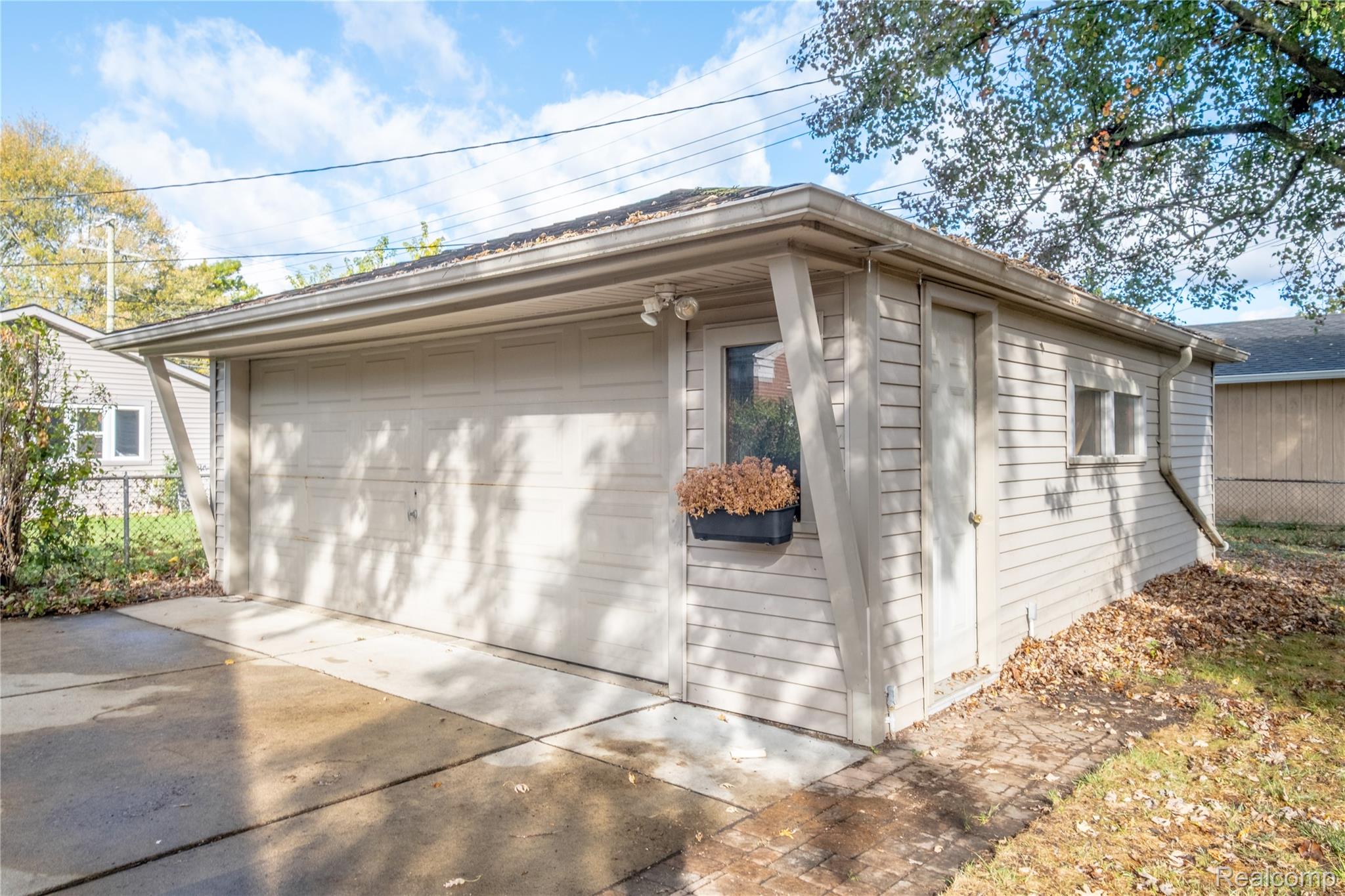 Royal Oak City, Michigan 48073, United States, 3 Bedrooms Bedrooms, ,2 BathroomsBathrooms,Residential,Active,232889