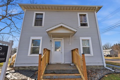 719 N Clinton Avenue St Johns City MI 48879