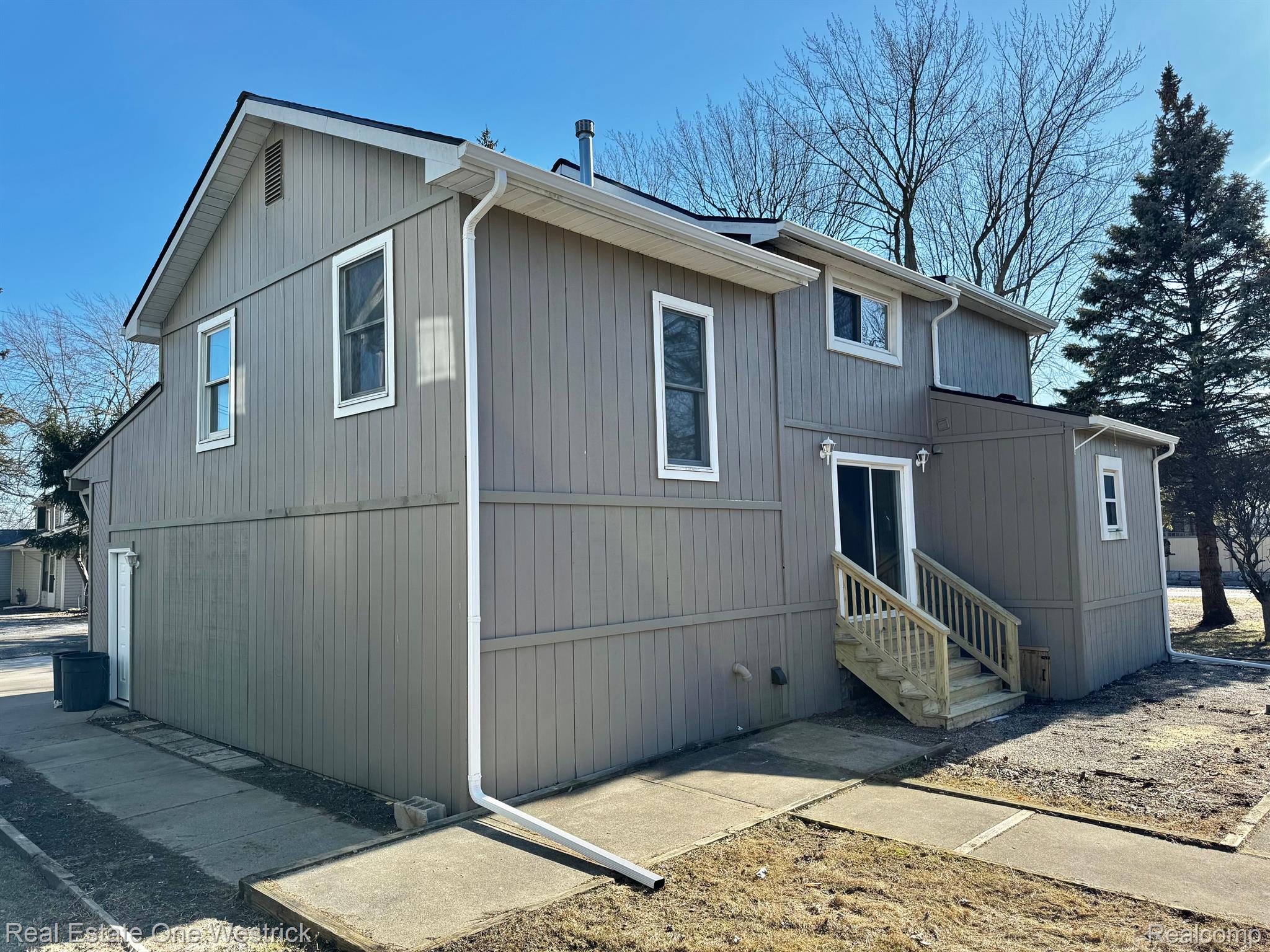 432 Edgewater Drive