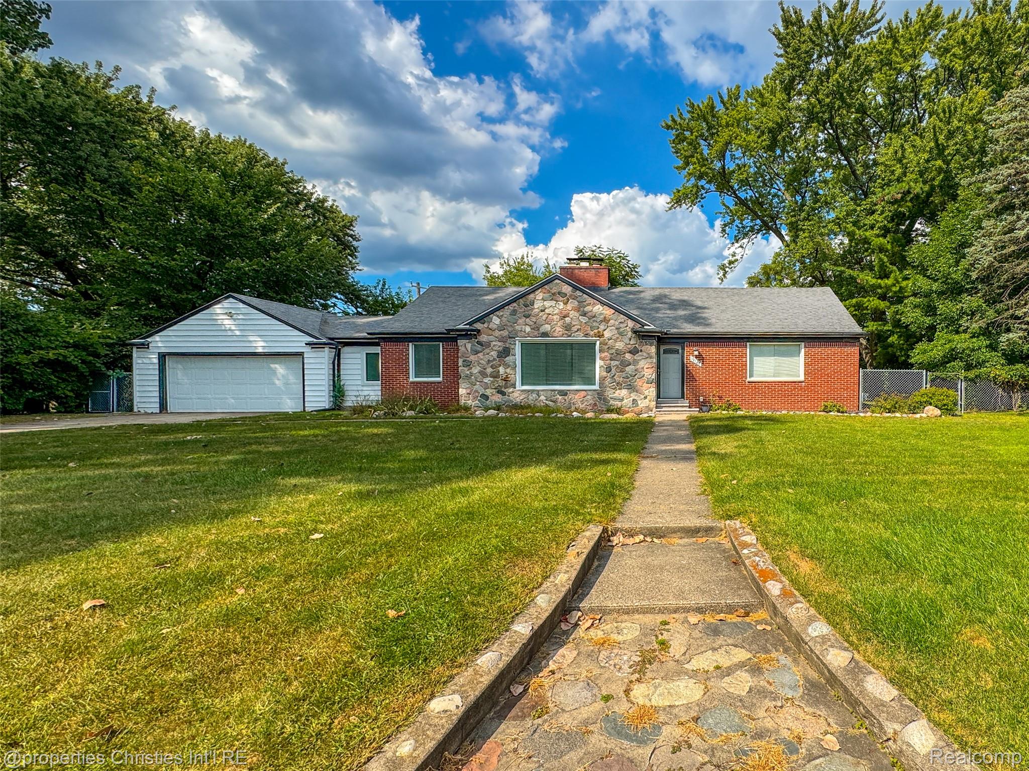 19128 Coral Gables Street