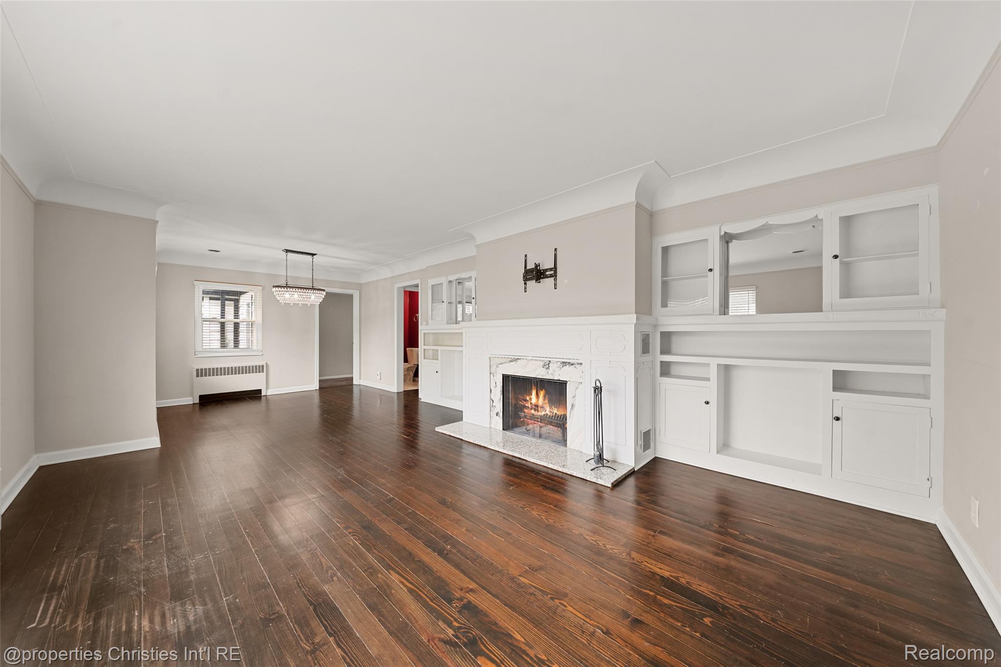 19128 Coral Gables Street