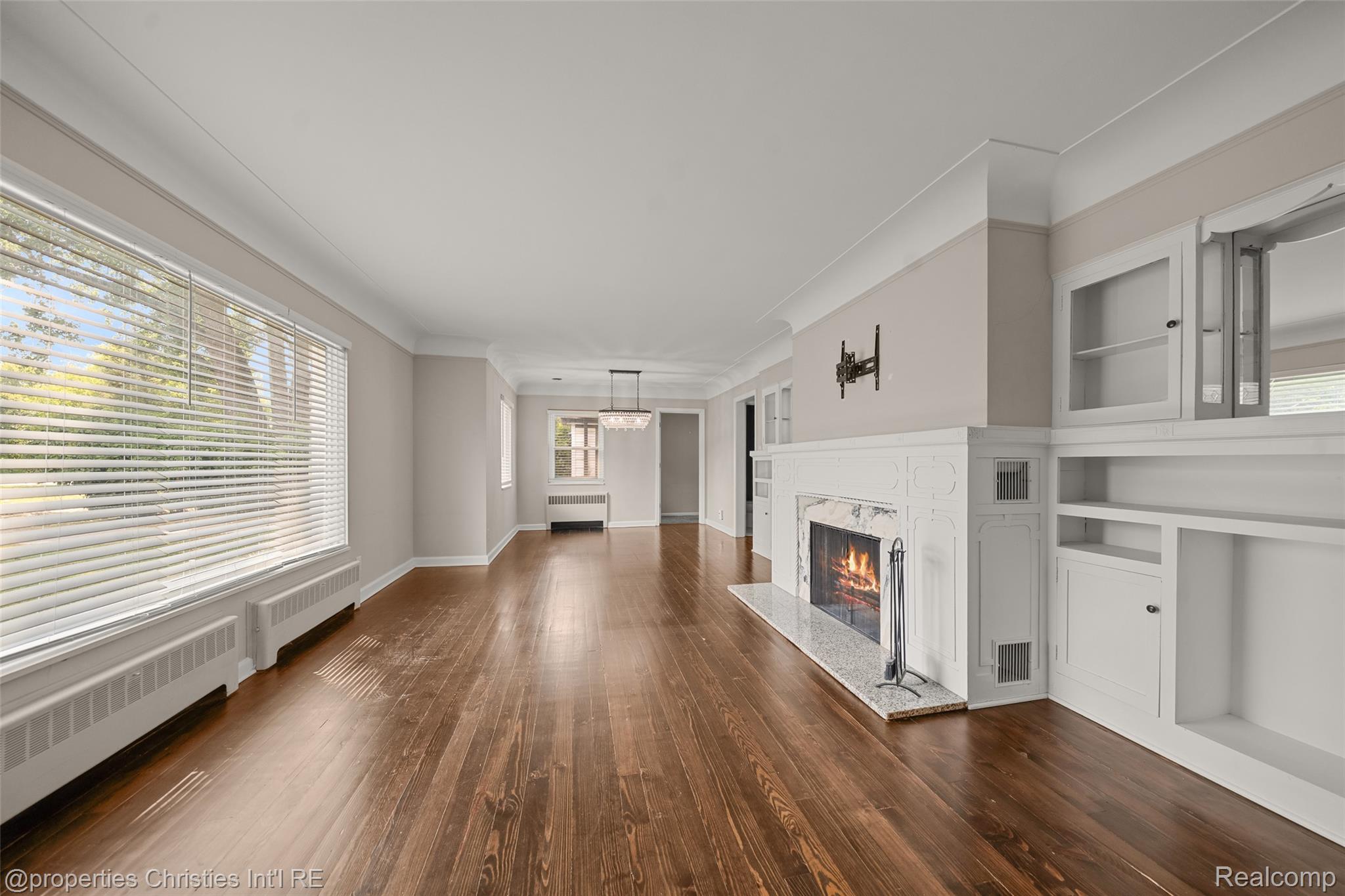 19128 Coral Gables Street