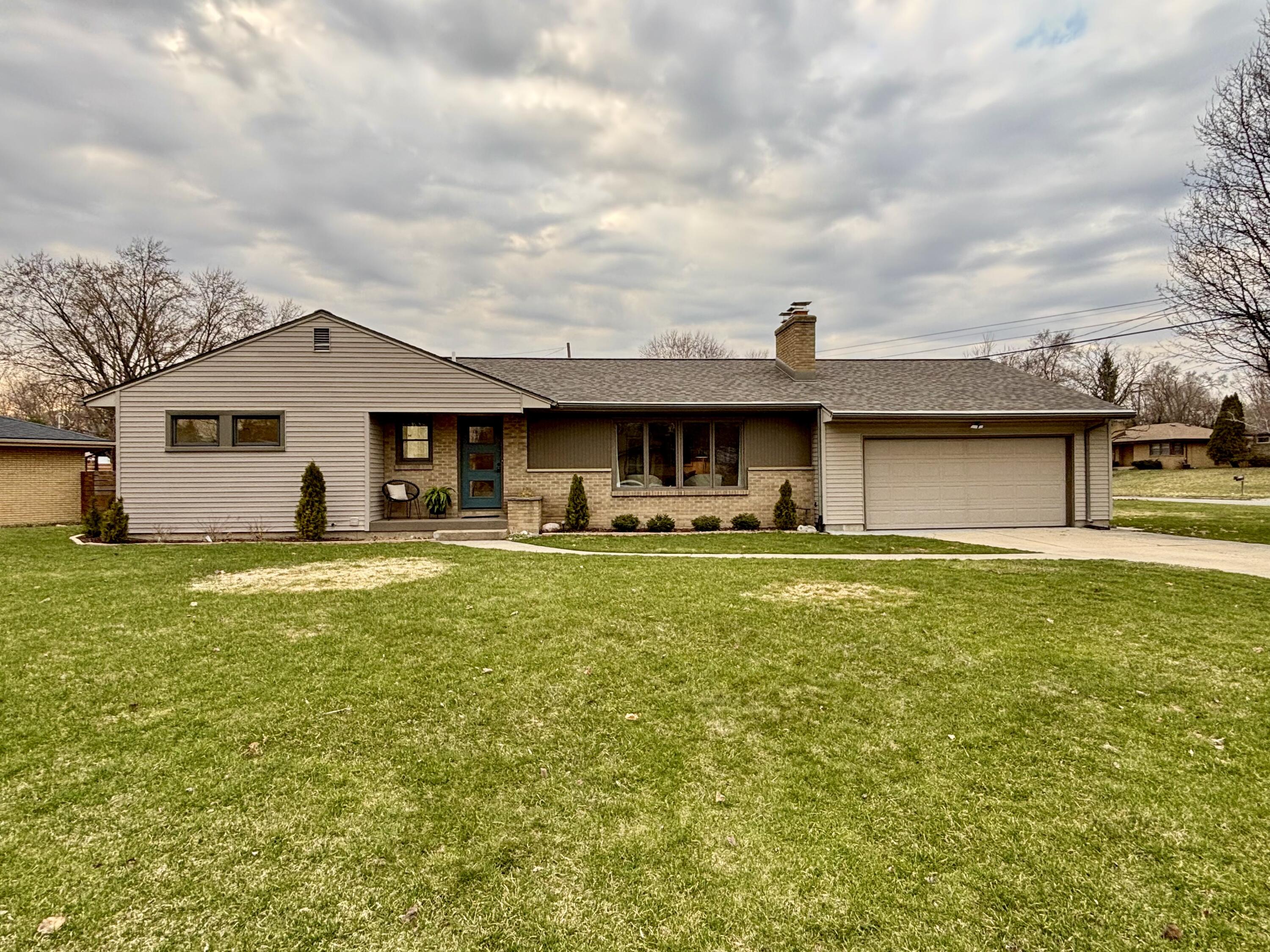 2135 Apple Avenue NW