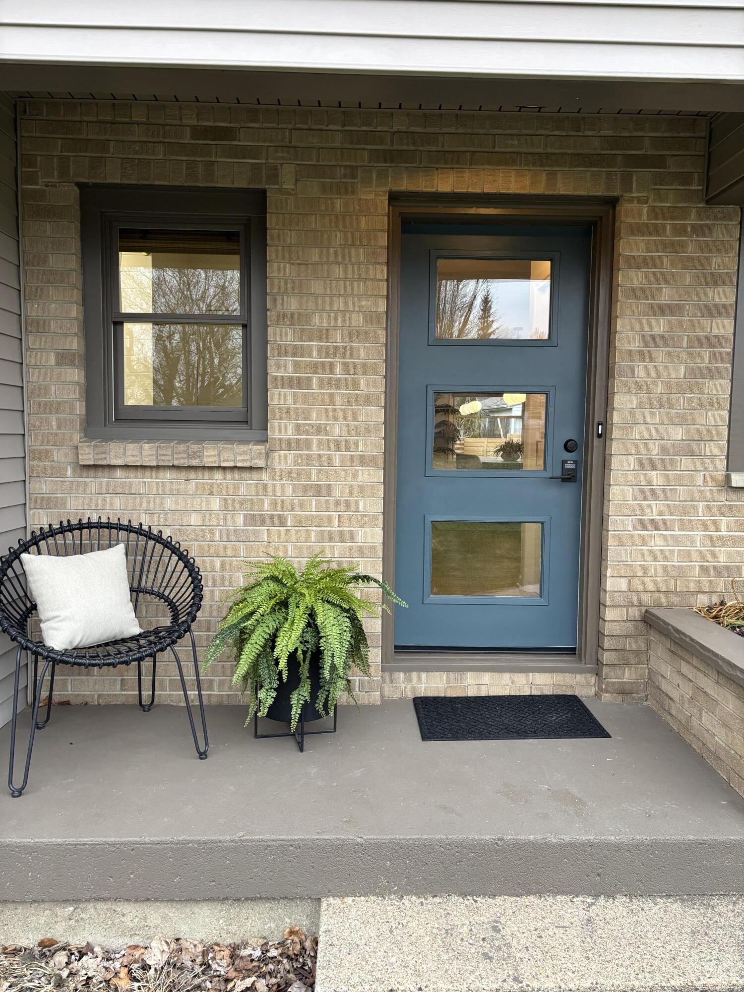 2135 Apple Avenue NW