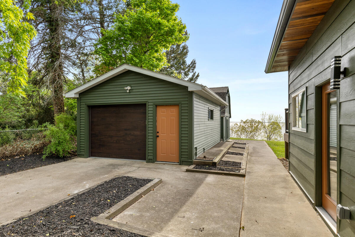 3500 Lakeshore Drive