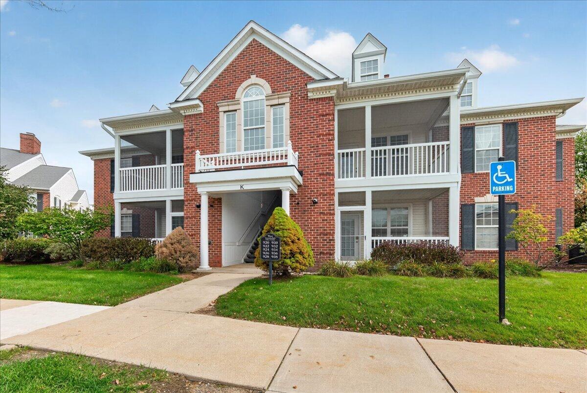932 W Summerfield Glen Circle