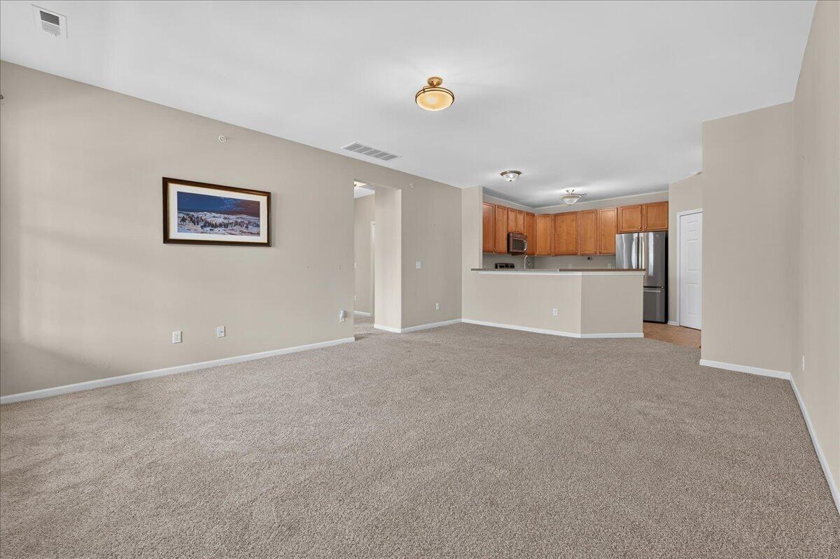 932 W Summerfield Glen Circle