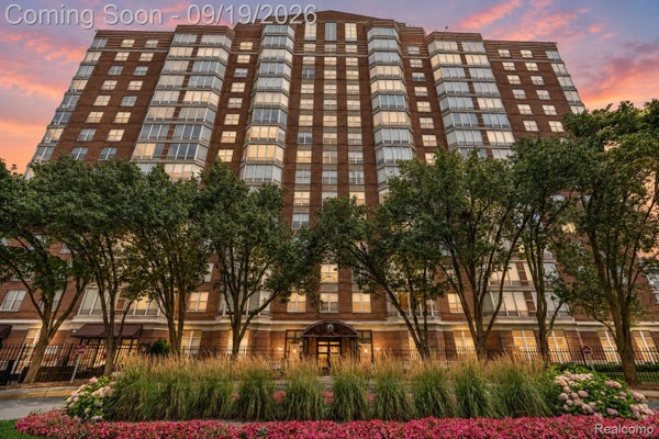 250 E HARBORTOWN DR APT 803, DETROIT, MI 48207 - Image 78e2d4ab396cbe9acd3aaef91e462b07/2268643770