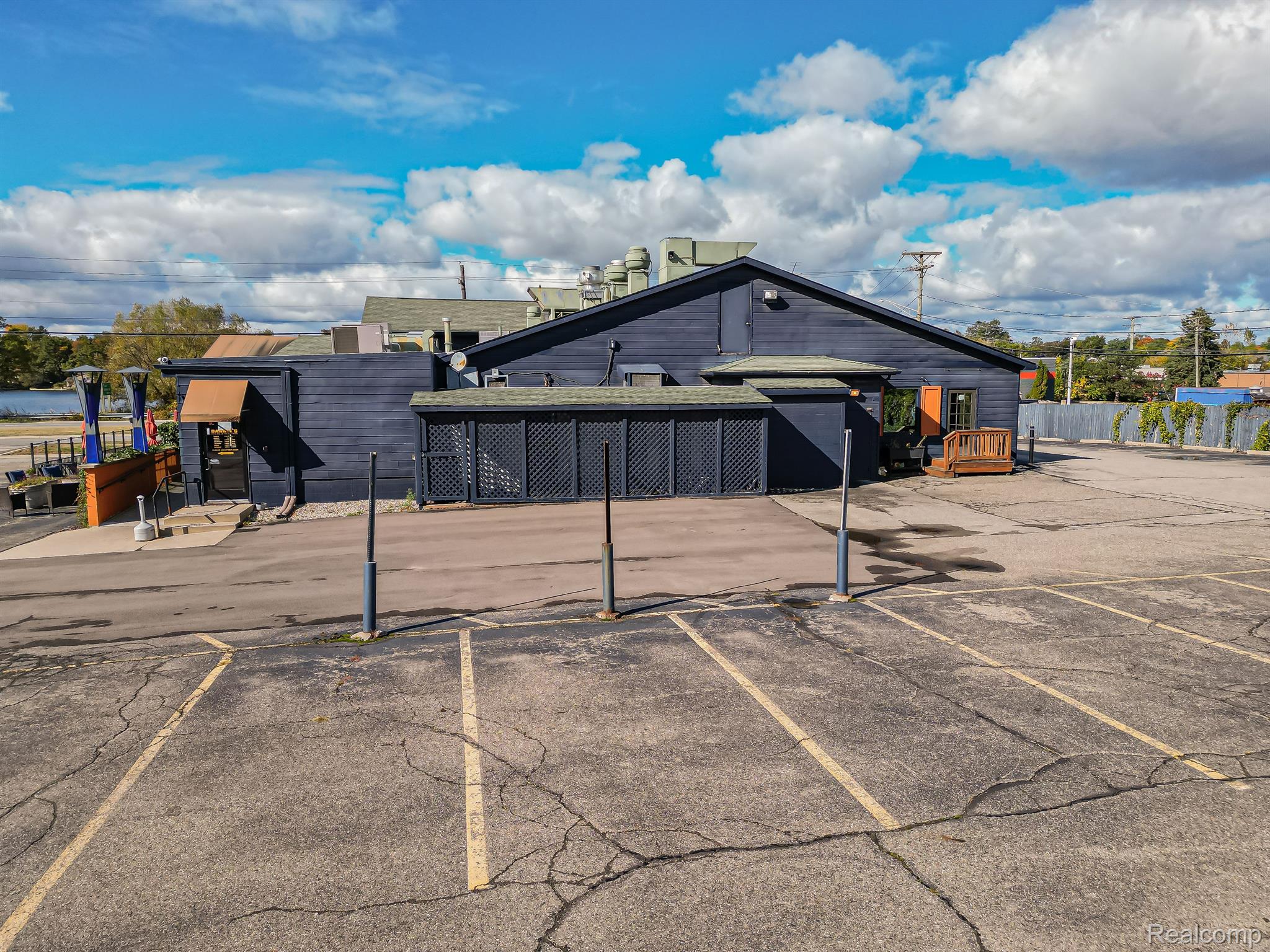 801 S LAPEER Road