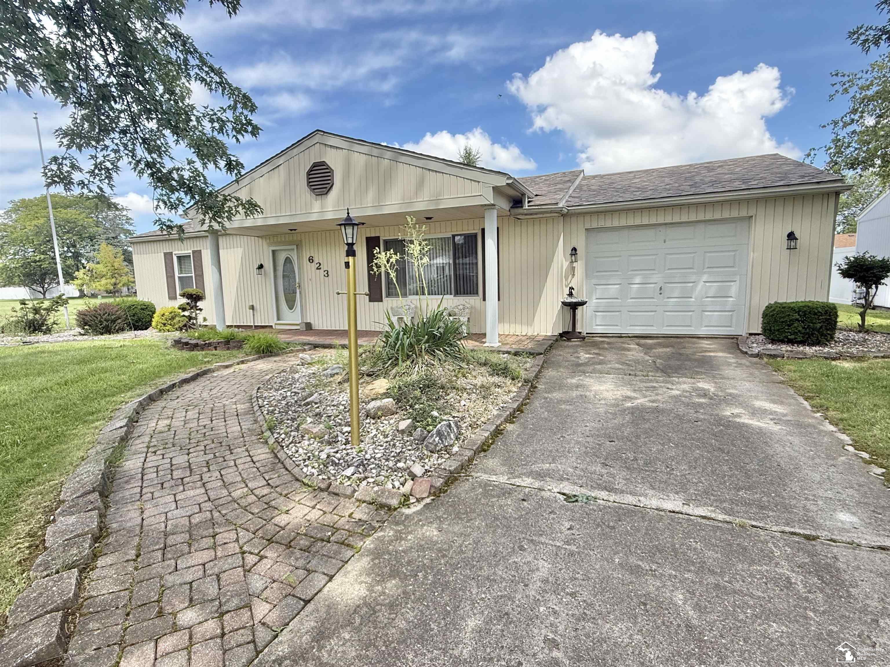 623 Leveque Circle