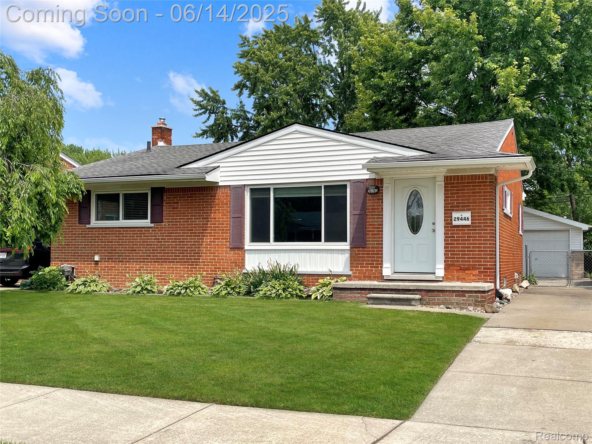 Madison Heights City, Michigan 48071, United States, 3 Bedrooms Bedrooms, ,2 BathroomsBathrooms,Residential,Pending,151244