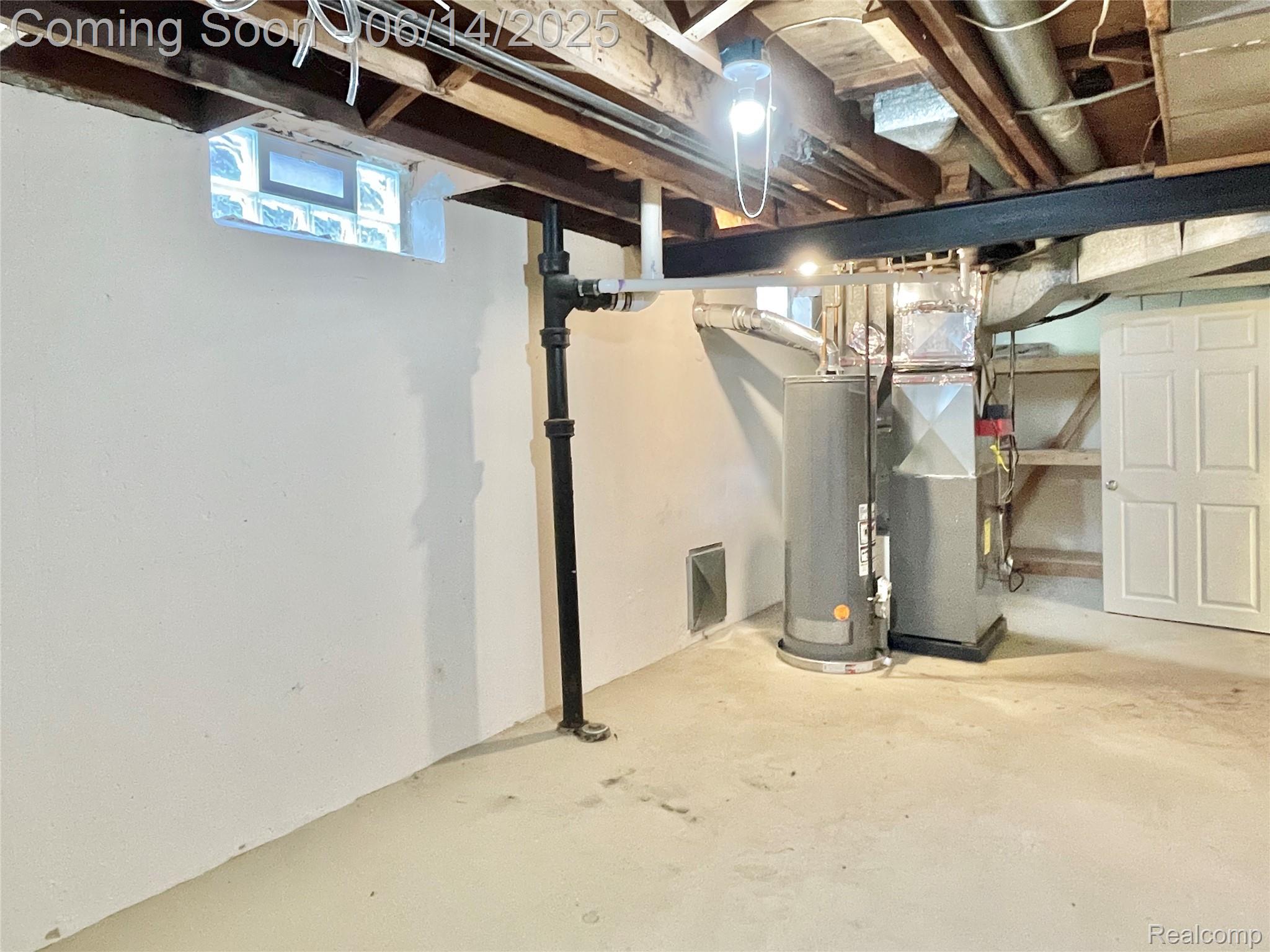 Madison Heights City, Michigan 48071, United States, 3 Bedrooms Bedrooms, ,2 BathroomsBathrooms,Residential,Pending,151244