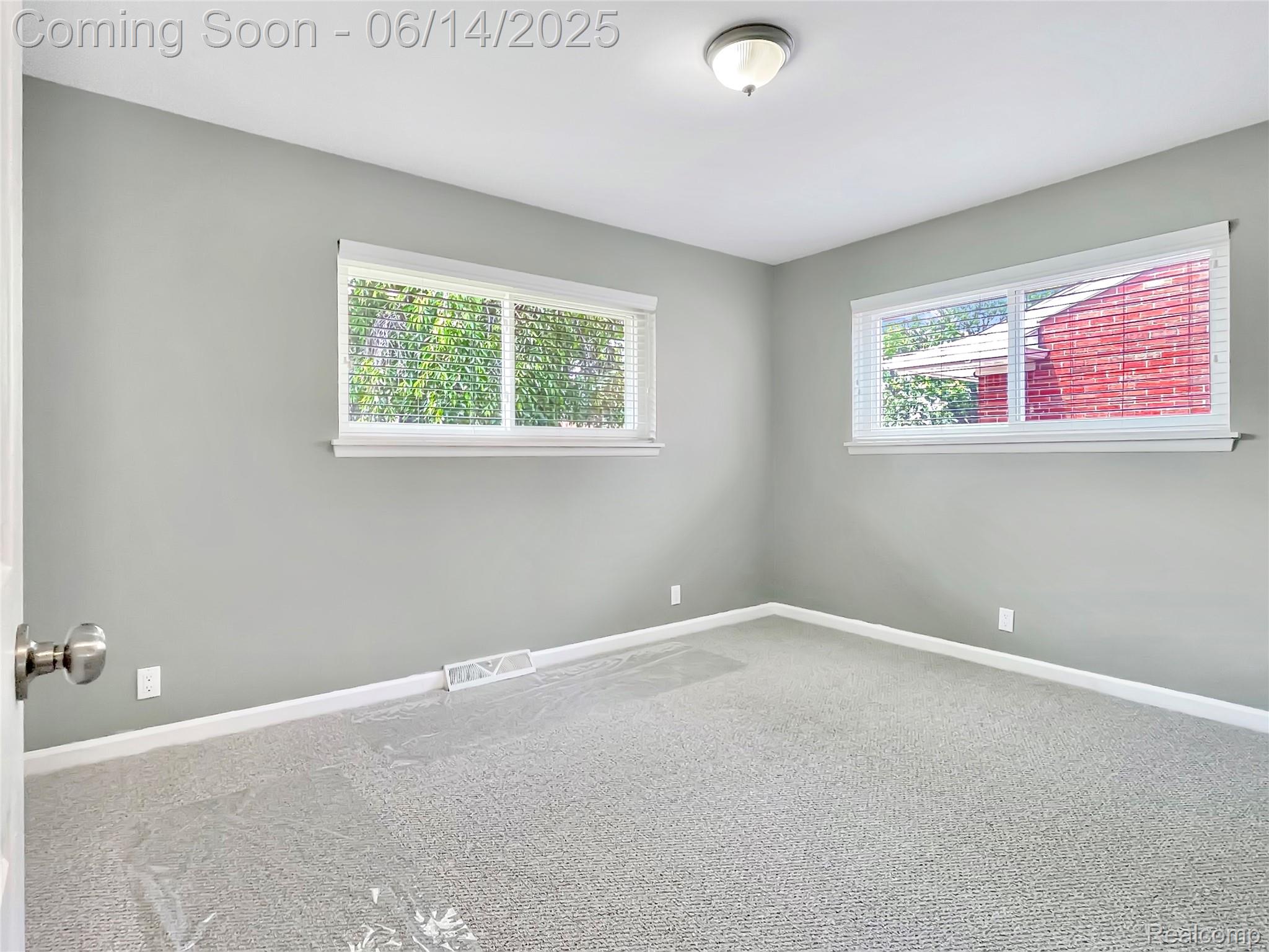 Madison Heights City, Michigan 48071, United States, 3 Bedrooms Bedrooms, ,2 BathroomsBathrooms,Residential,Pending,151244