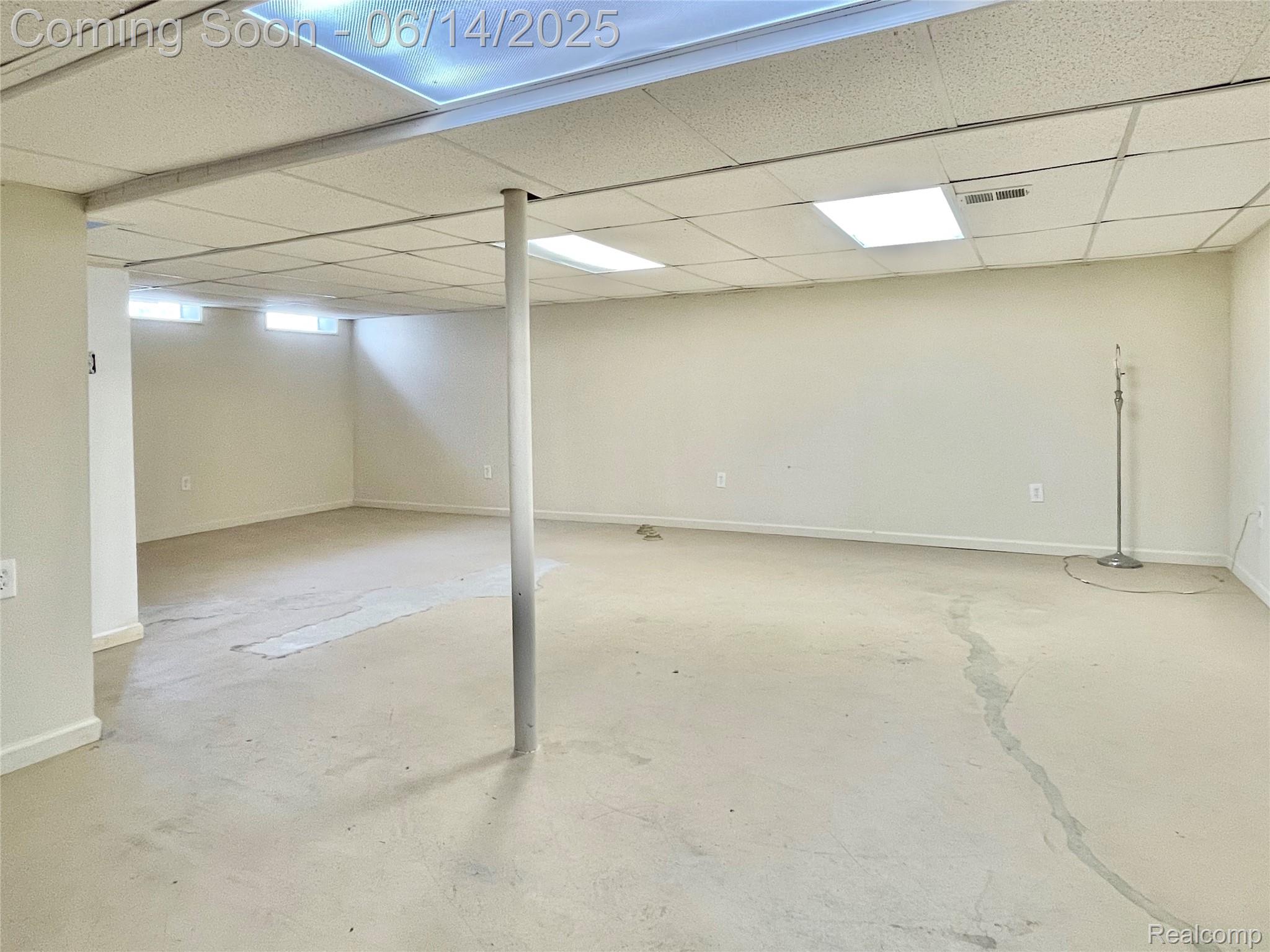 Madison Heights City, Michigan 48071, United States, 3 Bedrooms Bedrooms, ,2 BathroomsBathrooms,Residential,Pending,151244