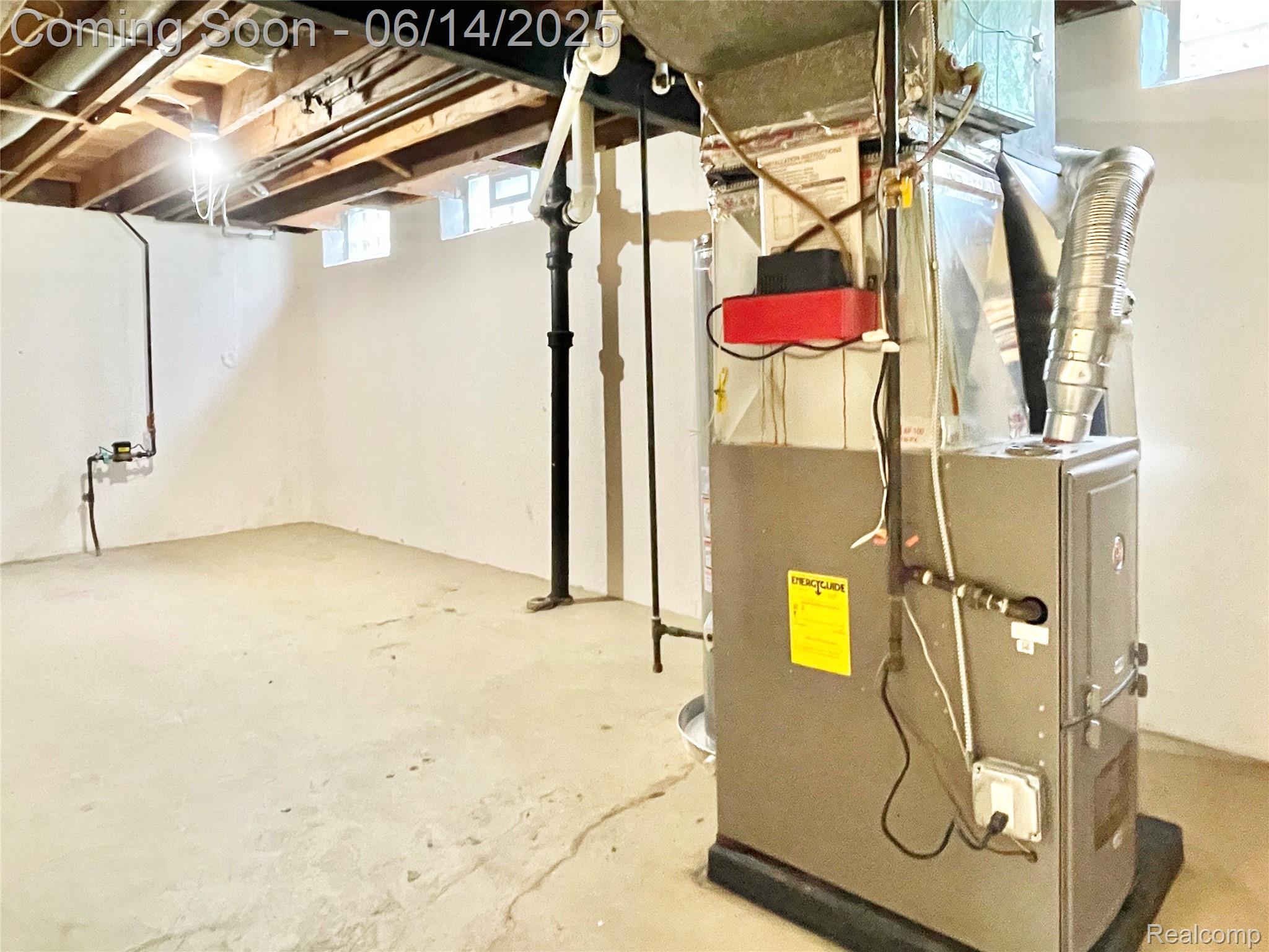 Madison Heights City, Michigan 48071, United States, 3 Bedrooms Bedrooms, ,2 BathroomsBathrooms,Residential,Pending,151244