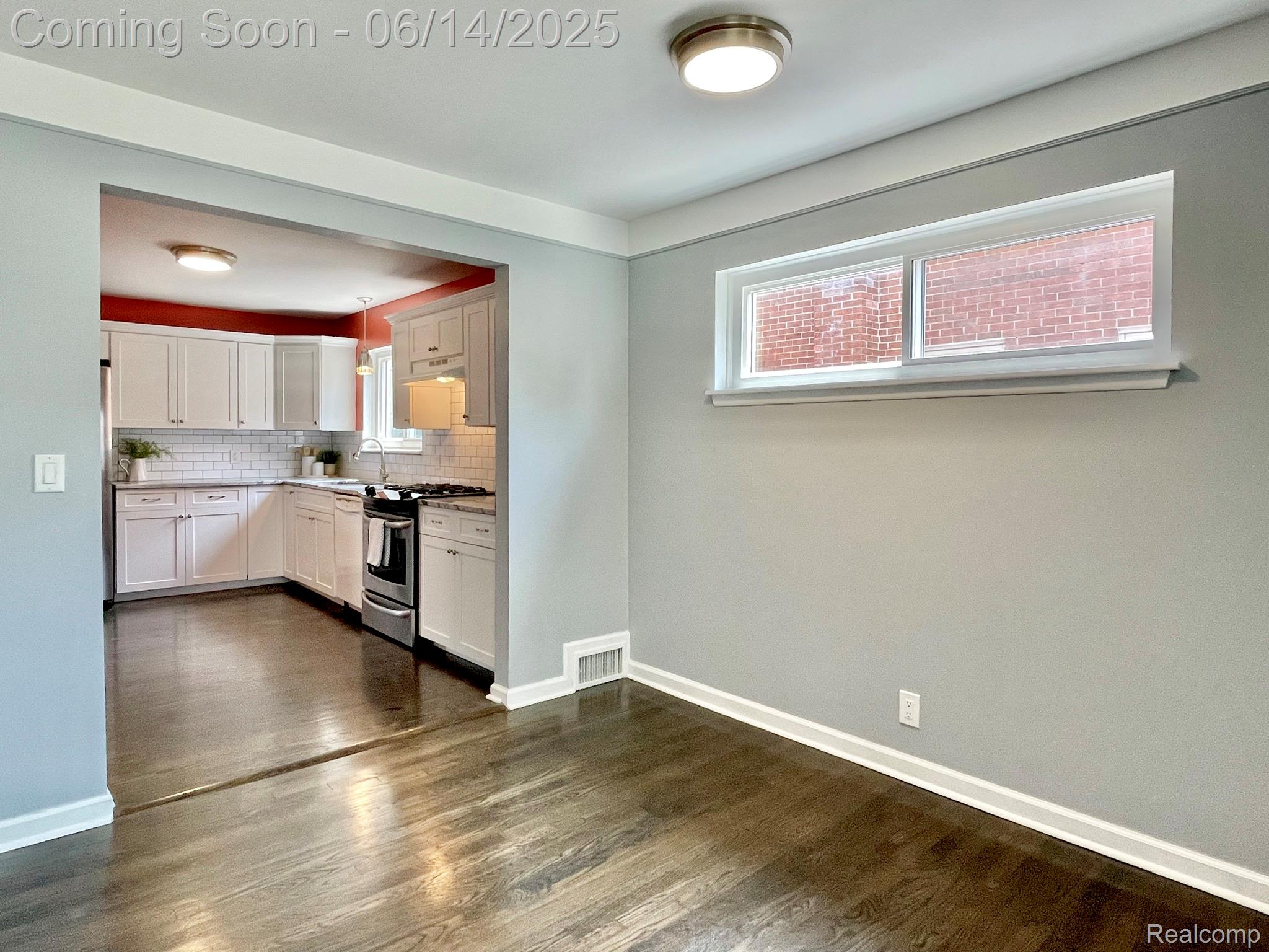 Madison Heights City, Michigan 48071, United States, 3 Bedrooms Bedrooms, ,2 BathroomsBathrooms,Residential,Pending,151244