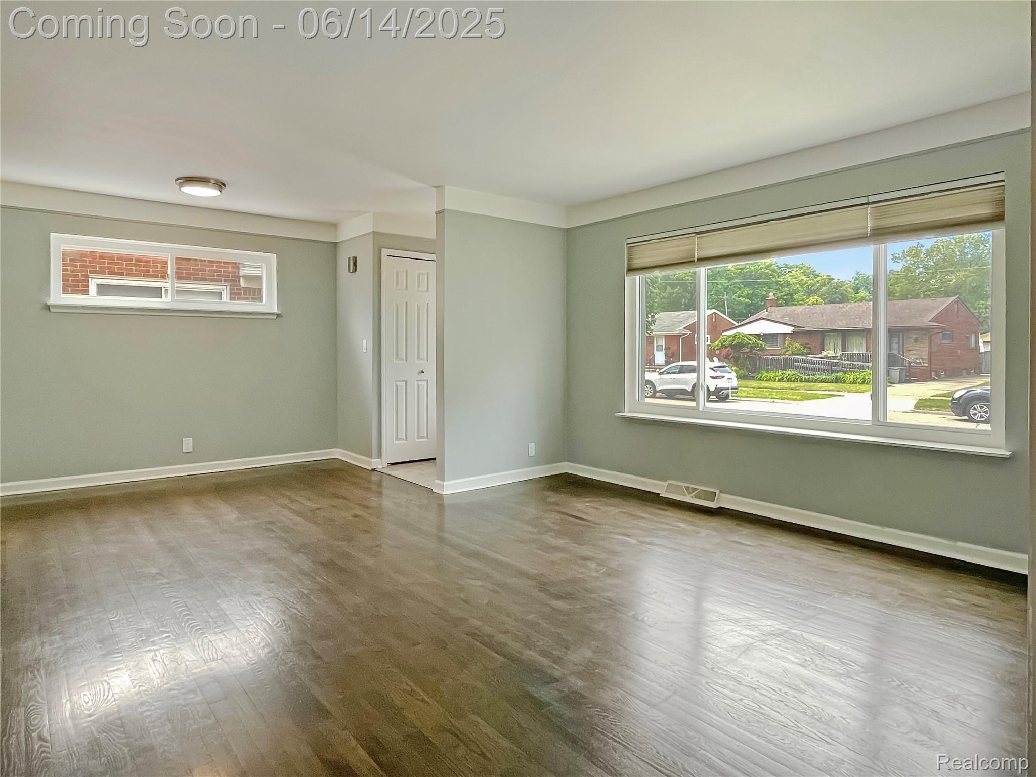 Madison Heights City, Michigan 48071, United States, 3 Bedrooms Bedrooms, ,2 BathroomsBathrooms,Residential,Pending,151244