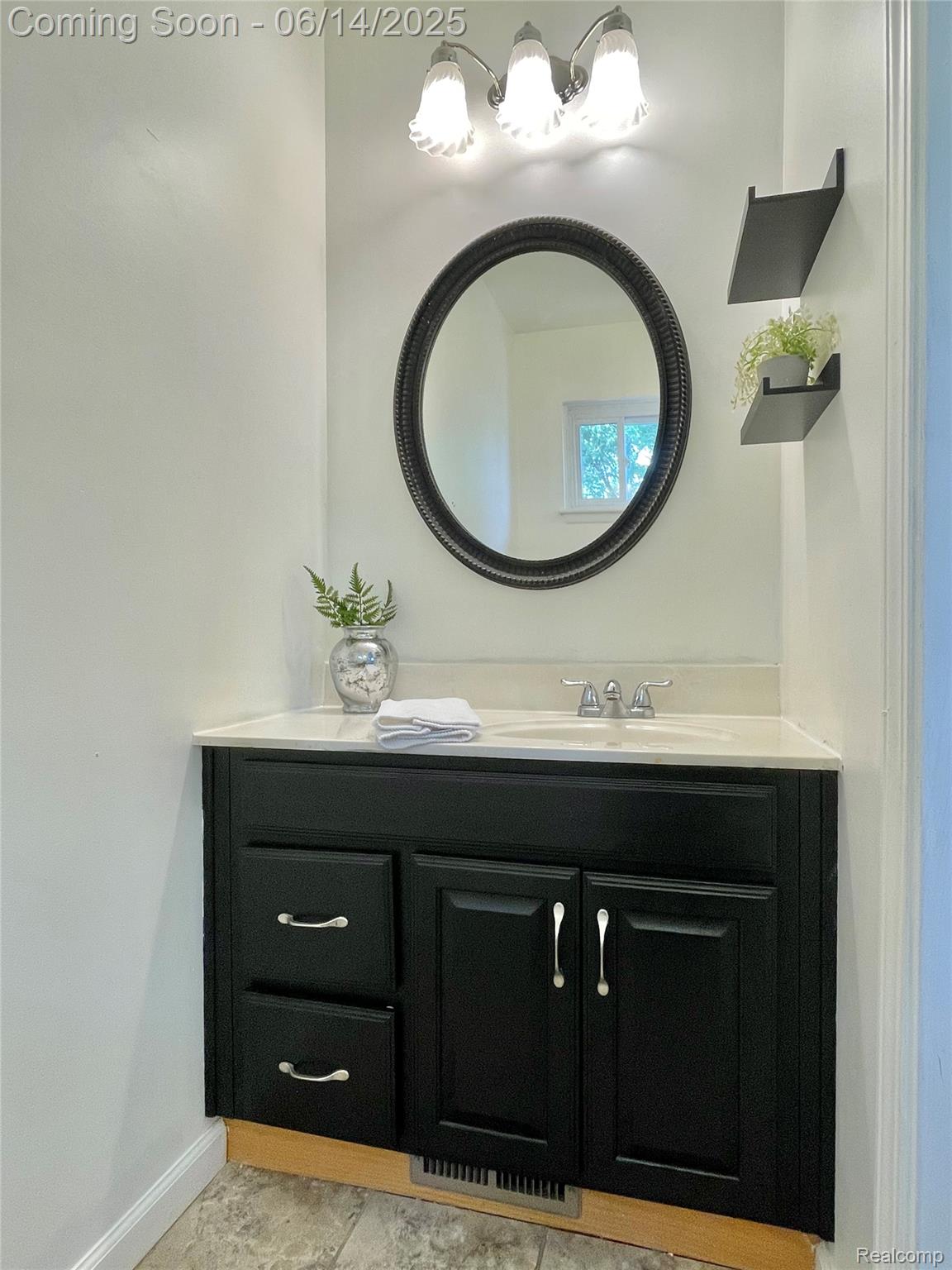 Madison Heights City, Michigan 48071, United States, 3 Bedrooms Bedrooms, ,2 BathroomsBathrooms,Residential,Pending,151244