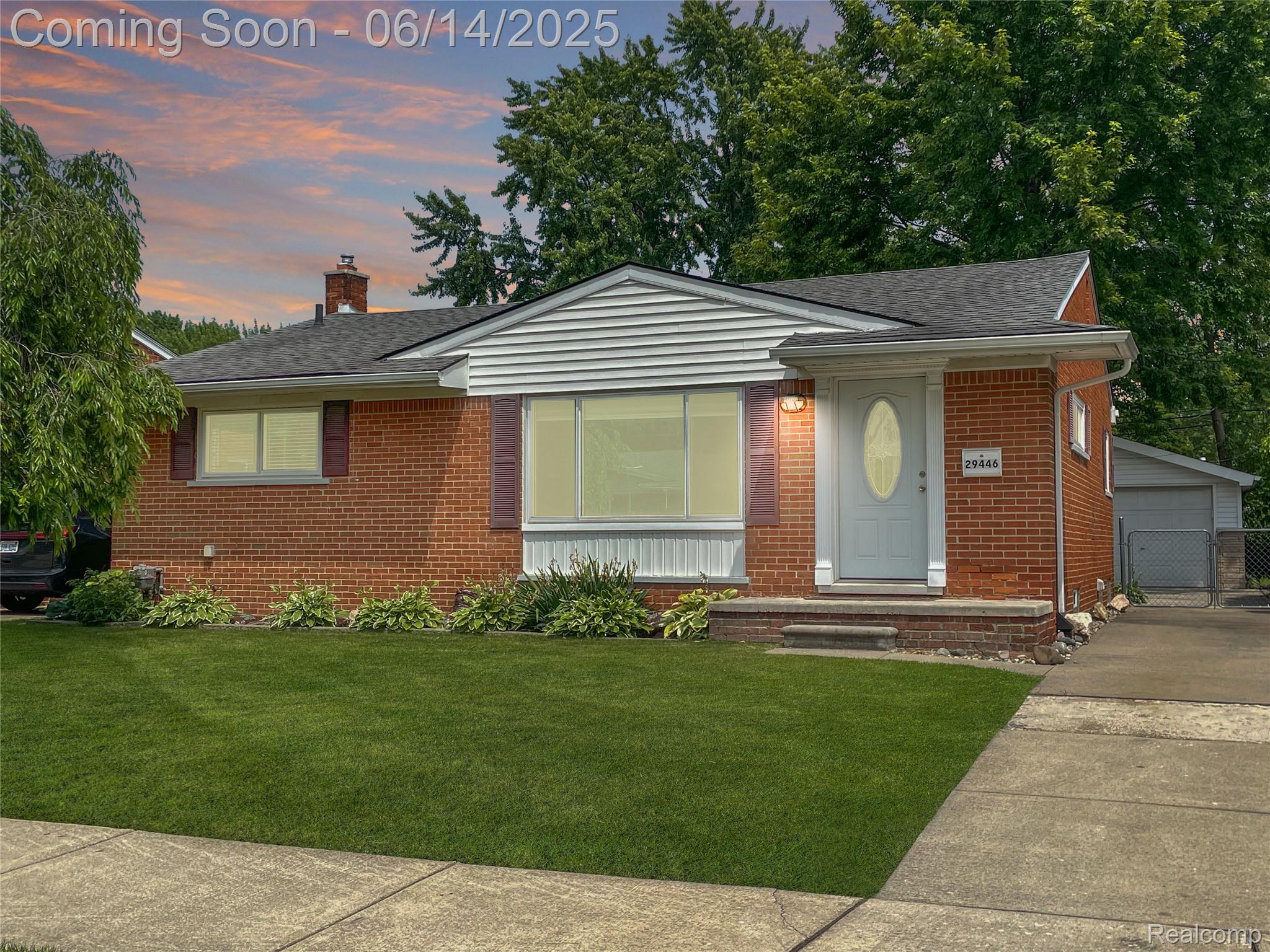 Madison Heights City, Michigan 48071, United States, 3 Bedrooms Bedrooms, ,2 BathroomsBathrooms,Residential,Pending,151244