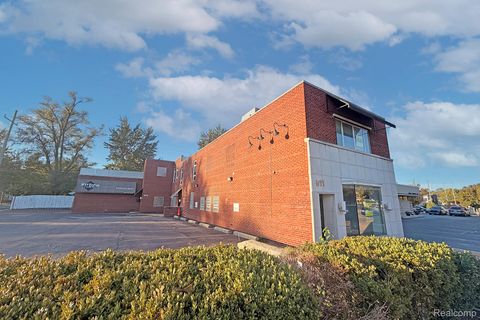 611 W 9 Mile Road Ferndale City MI 48220