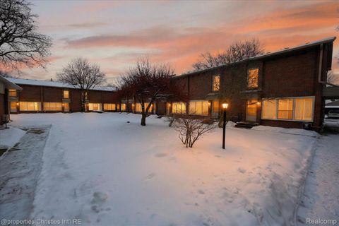 32651 5 Mile Road 15 Livonia City MI 48154