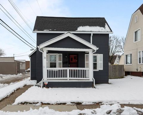 31 Manatee Avenue Hazel Park City MI 48030