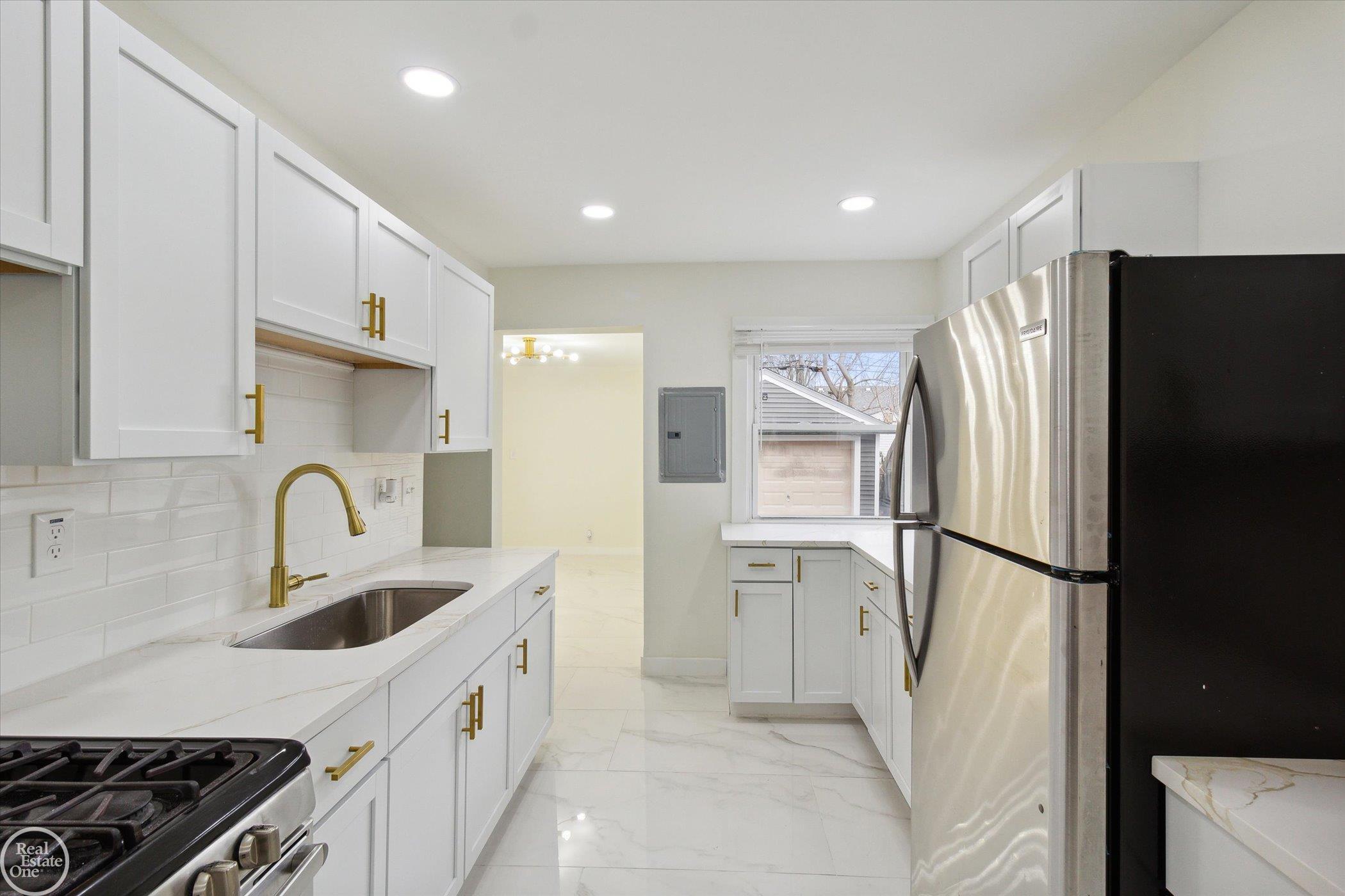 14221 MARSHALL Avenue