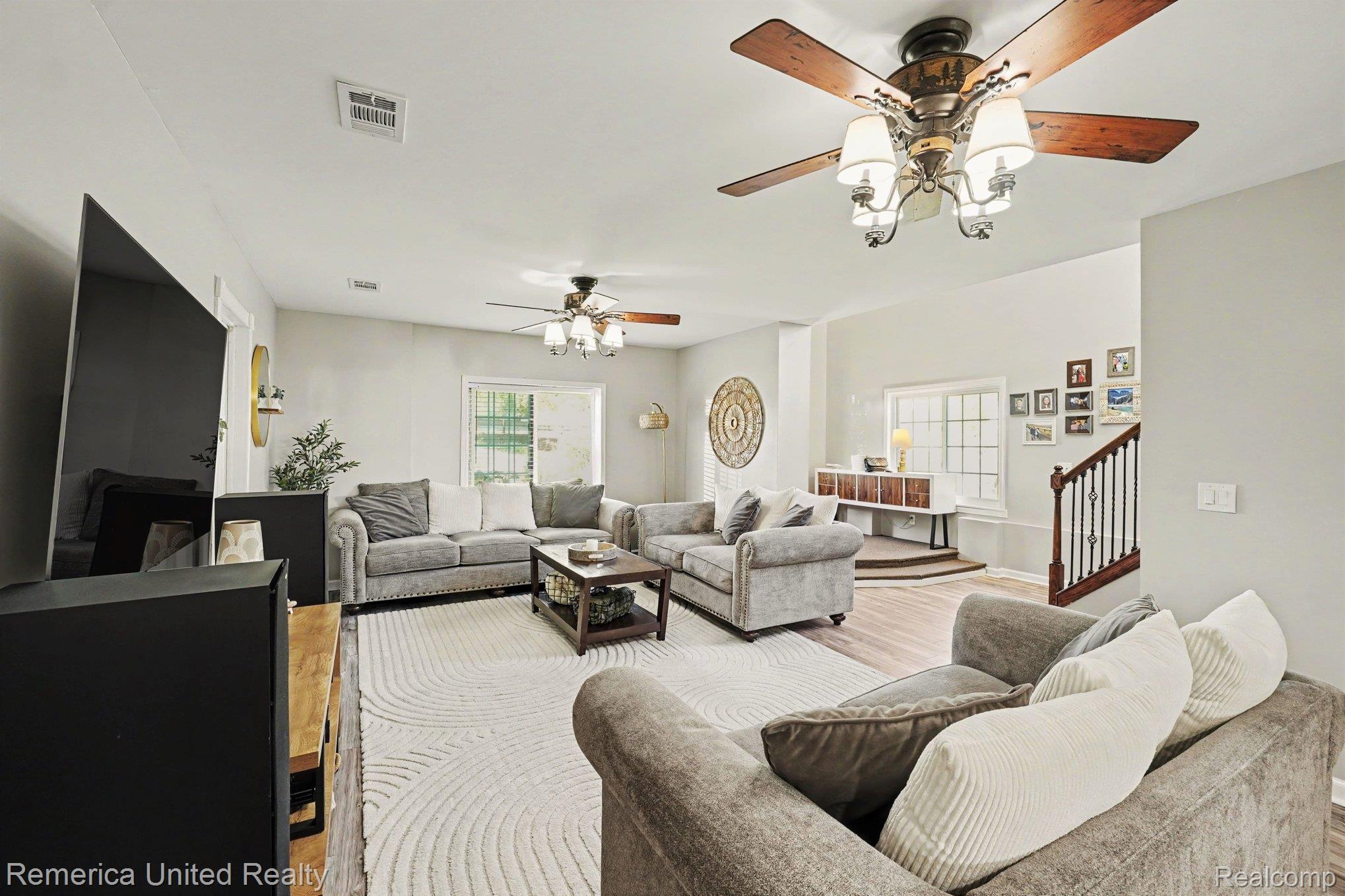 1736 Shoreline Drive