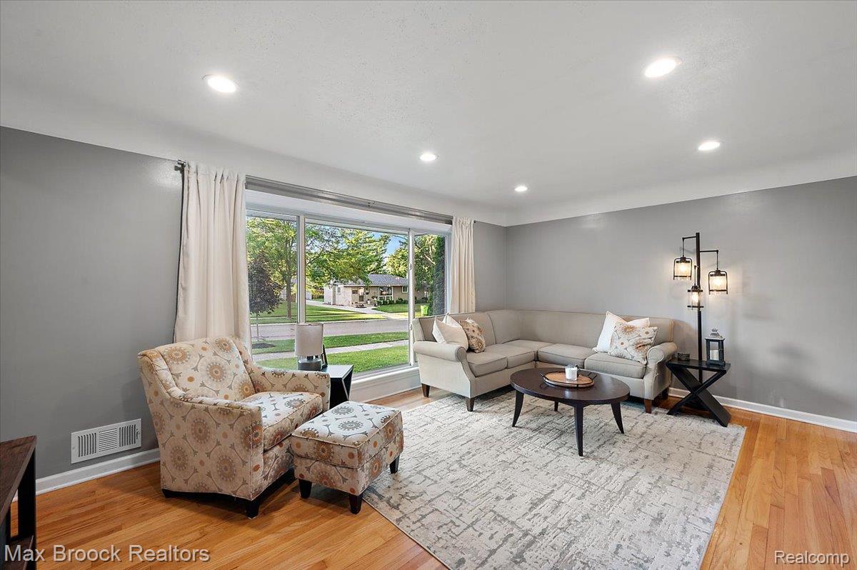 737 Panorama Drive