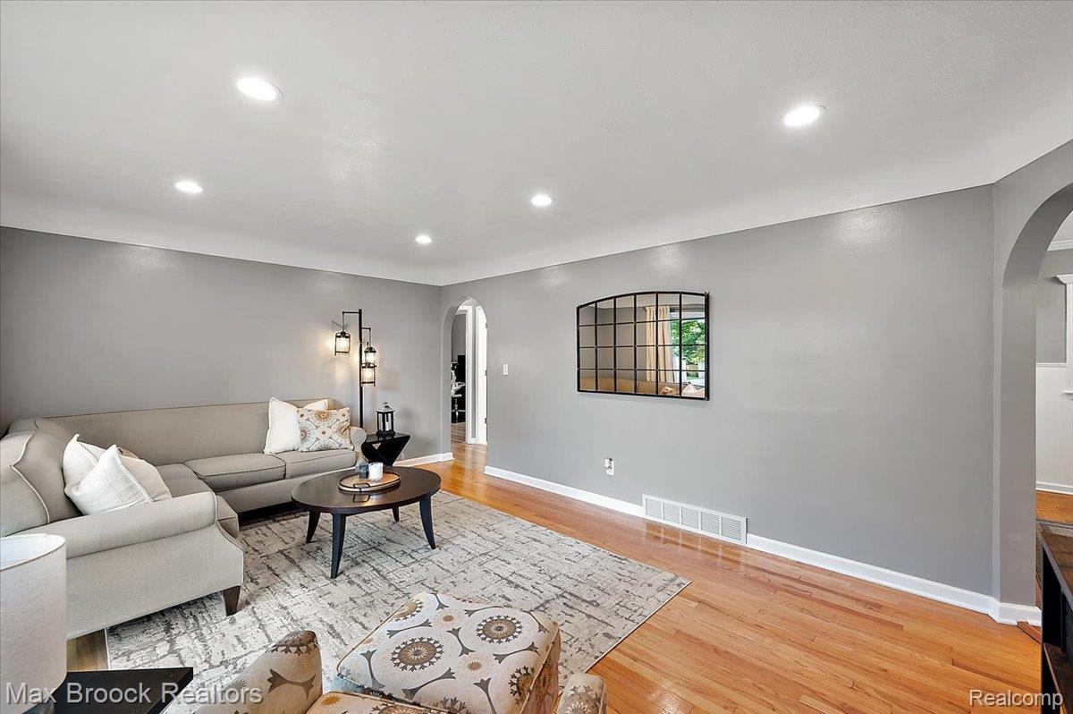 737 Panorama Drive