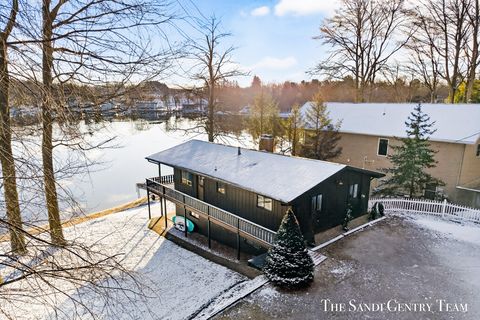 Photo of 4050 W Orchard Drive, Hart Township, MI 49420 (MLS # 71026009728)