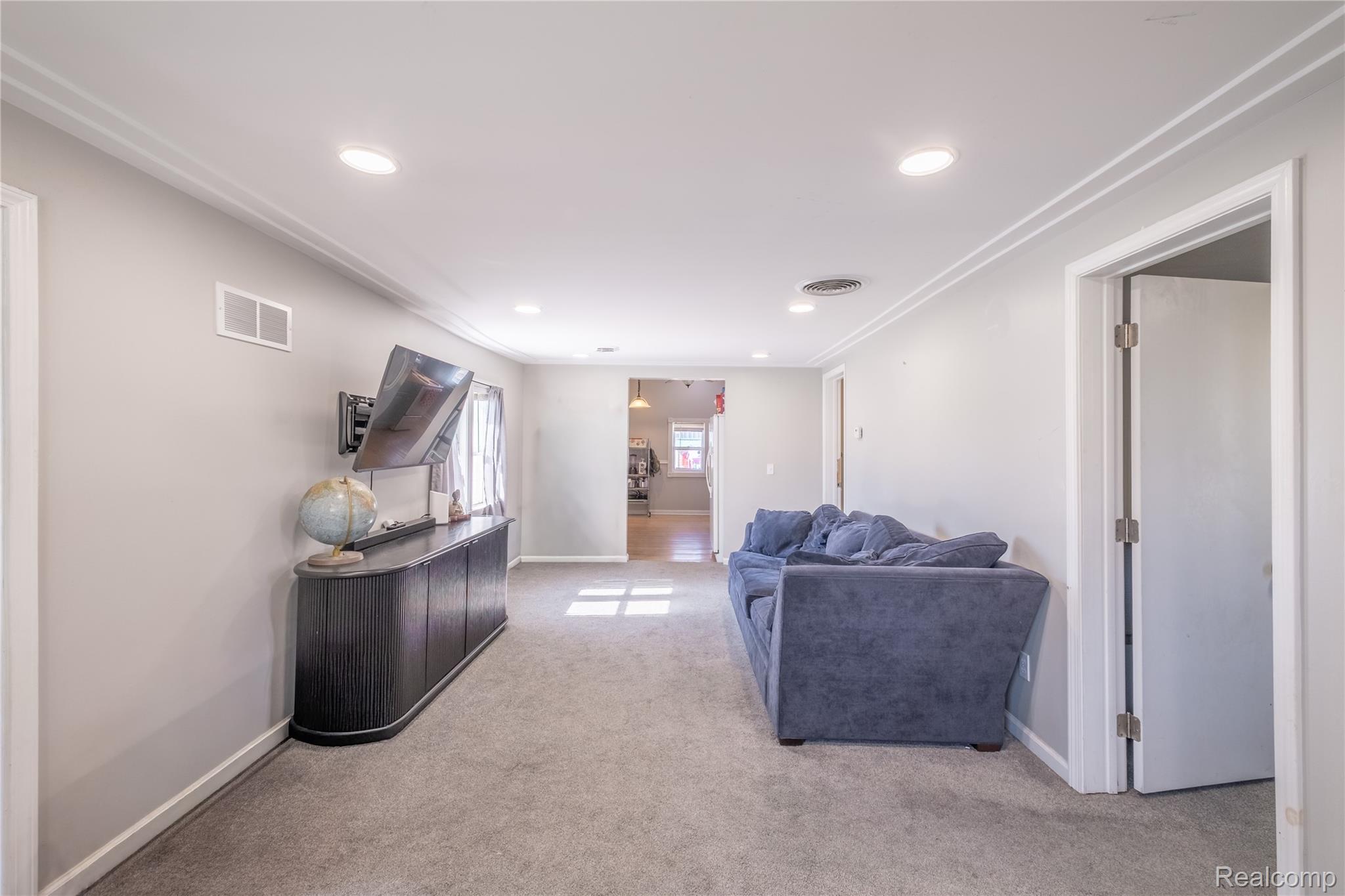 2176 Lauderdale Street