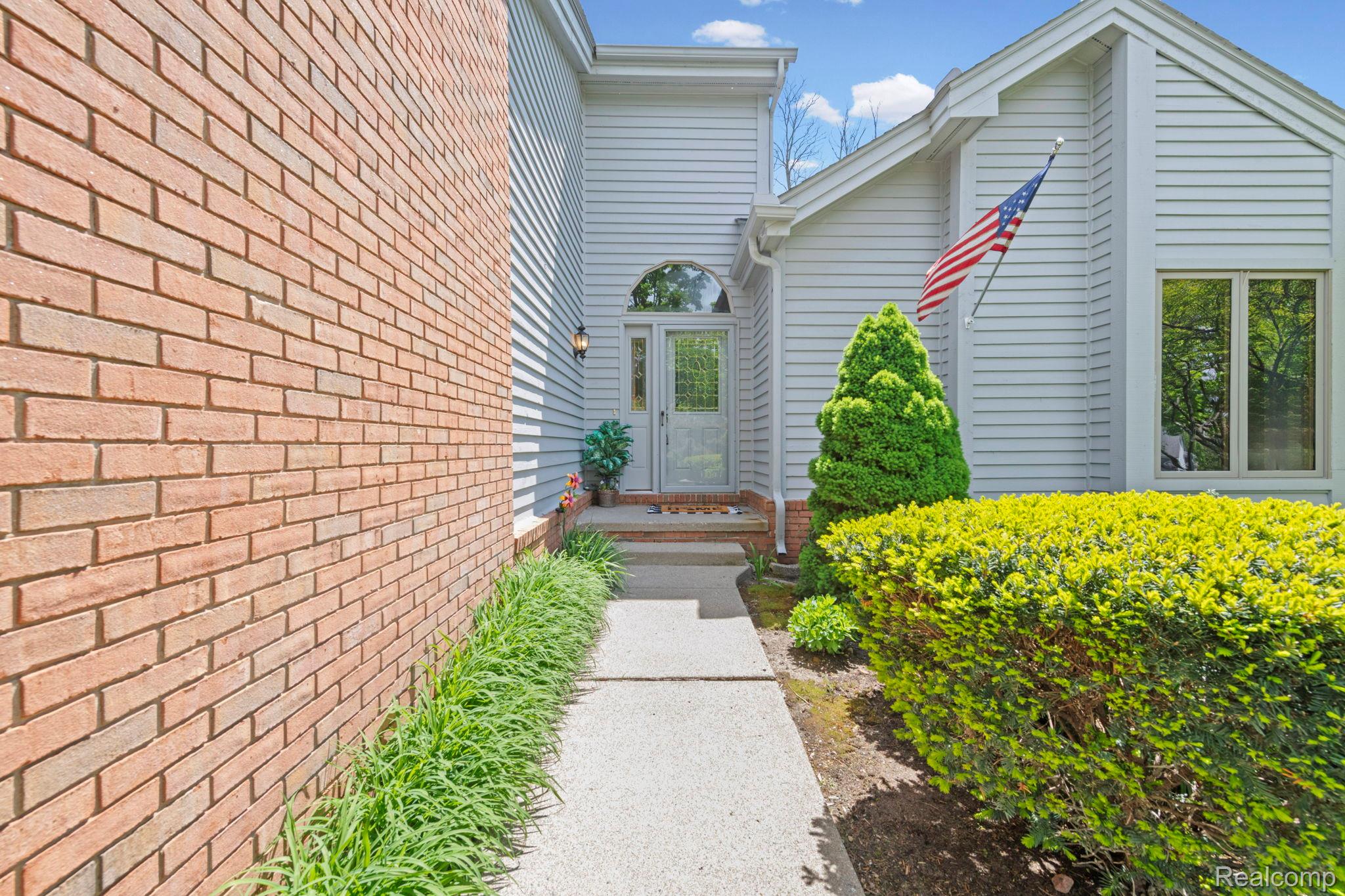 6687 Ridgeview Drive