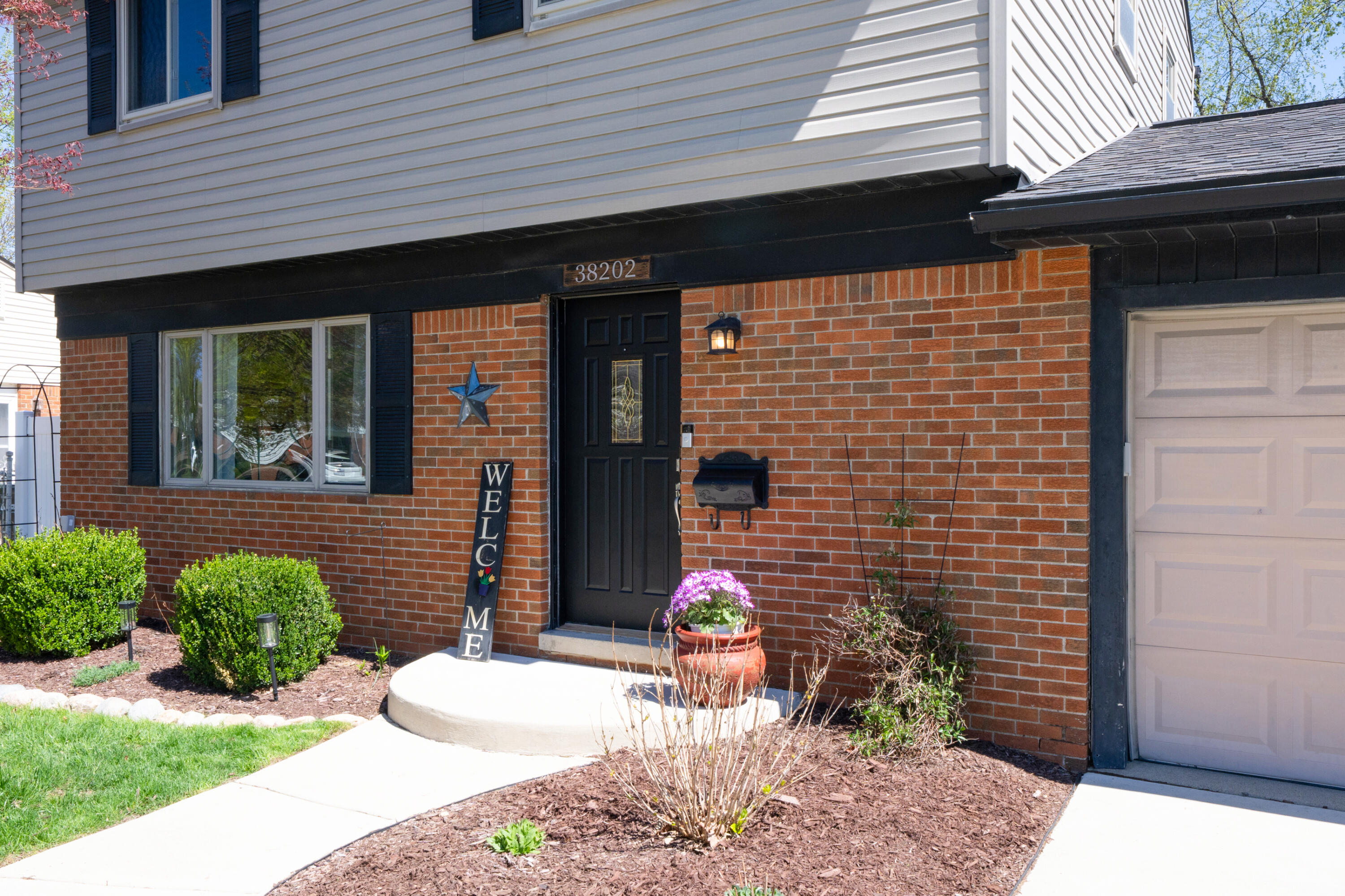 38202 Tottenham Road