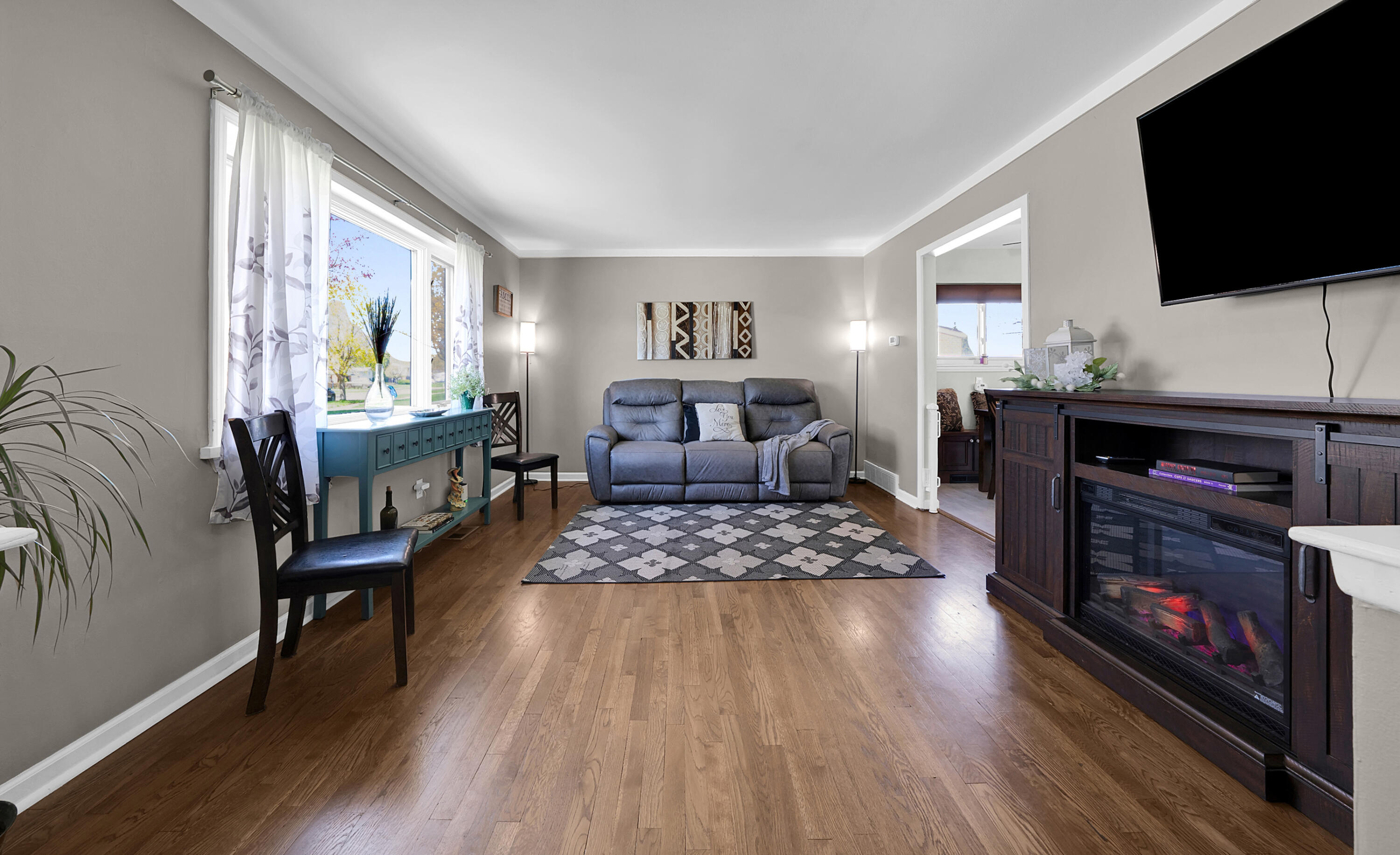 38202 Tottenham Road