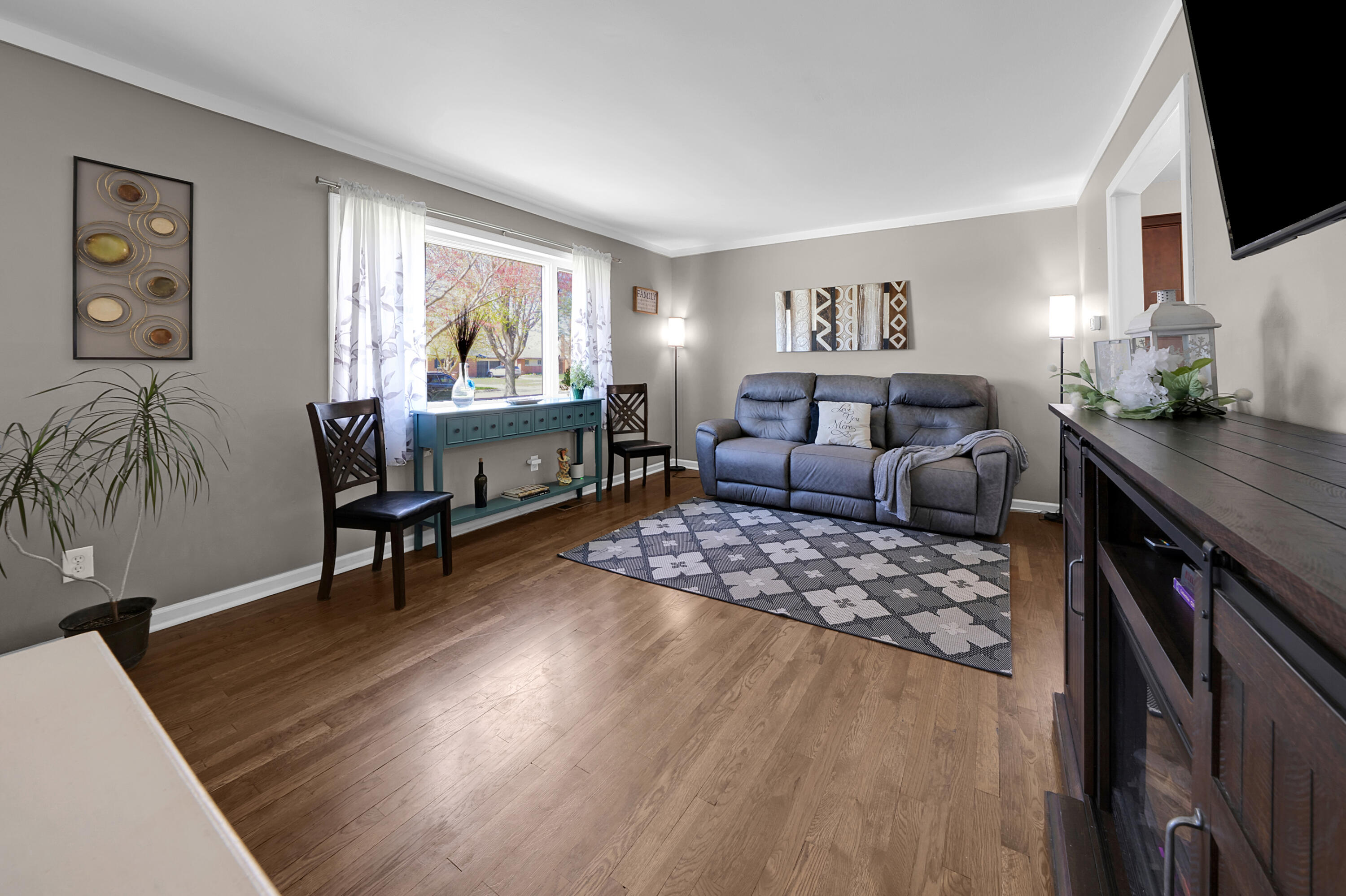 38202 Tottenham Road