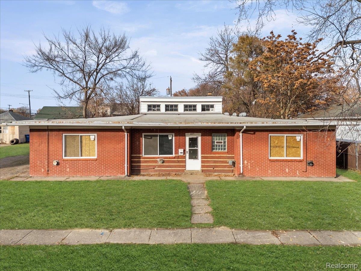 8225 Cadillac Avenue