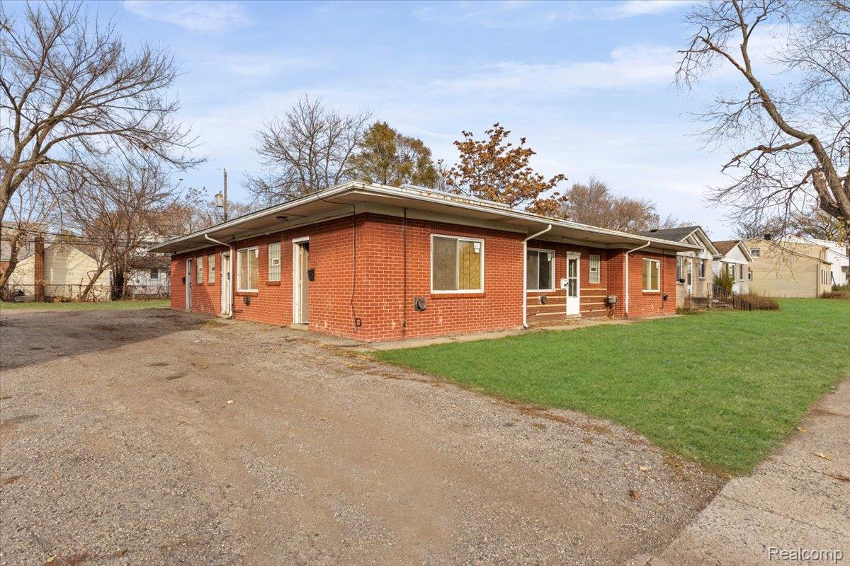 8225 Cadillac Avenue